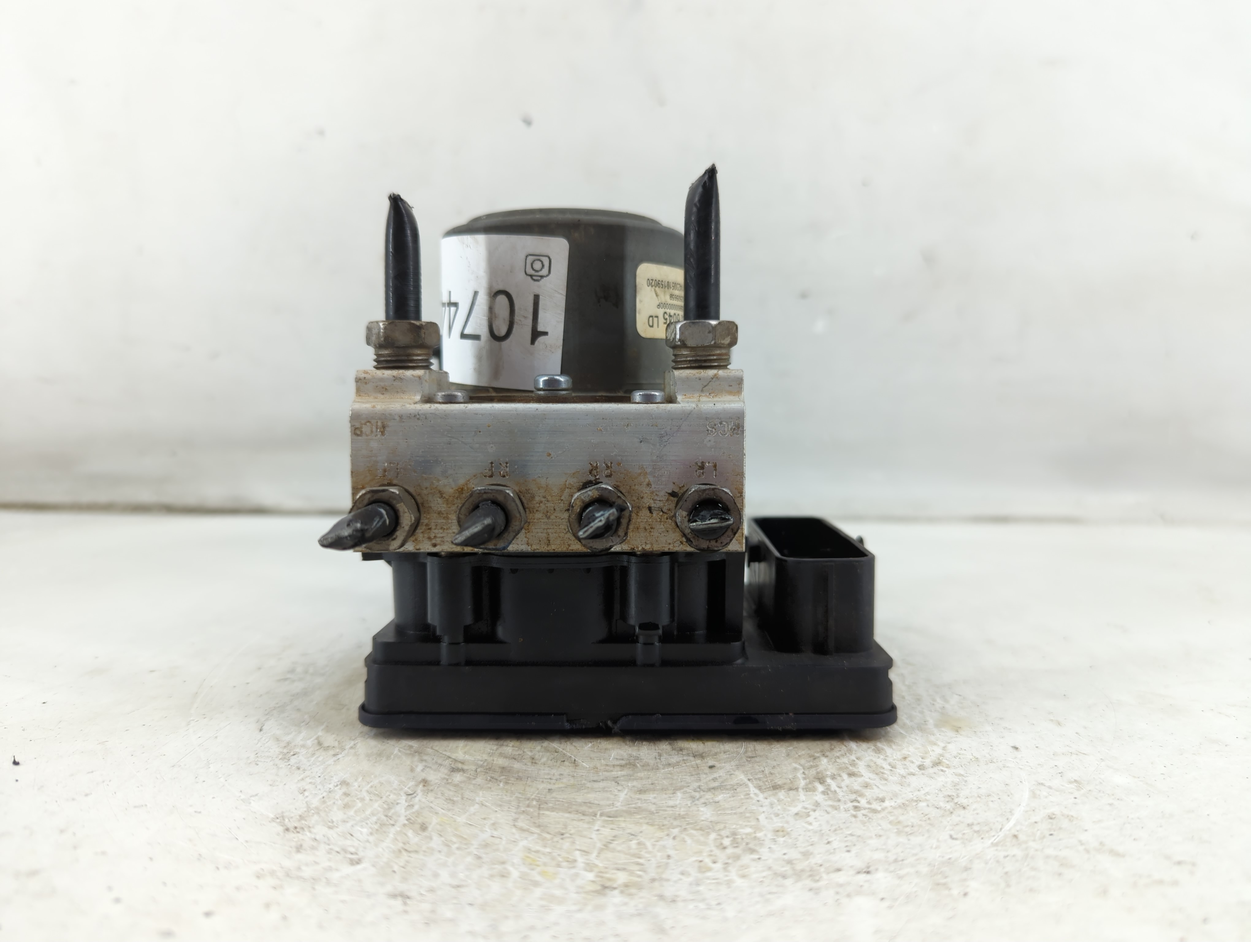 Picture of Gmc Yukon Xl 1500 Abs Pump Control Module 1074440