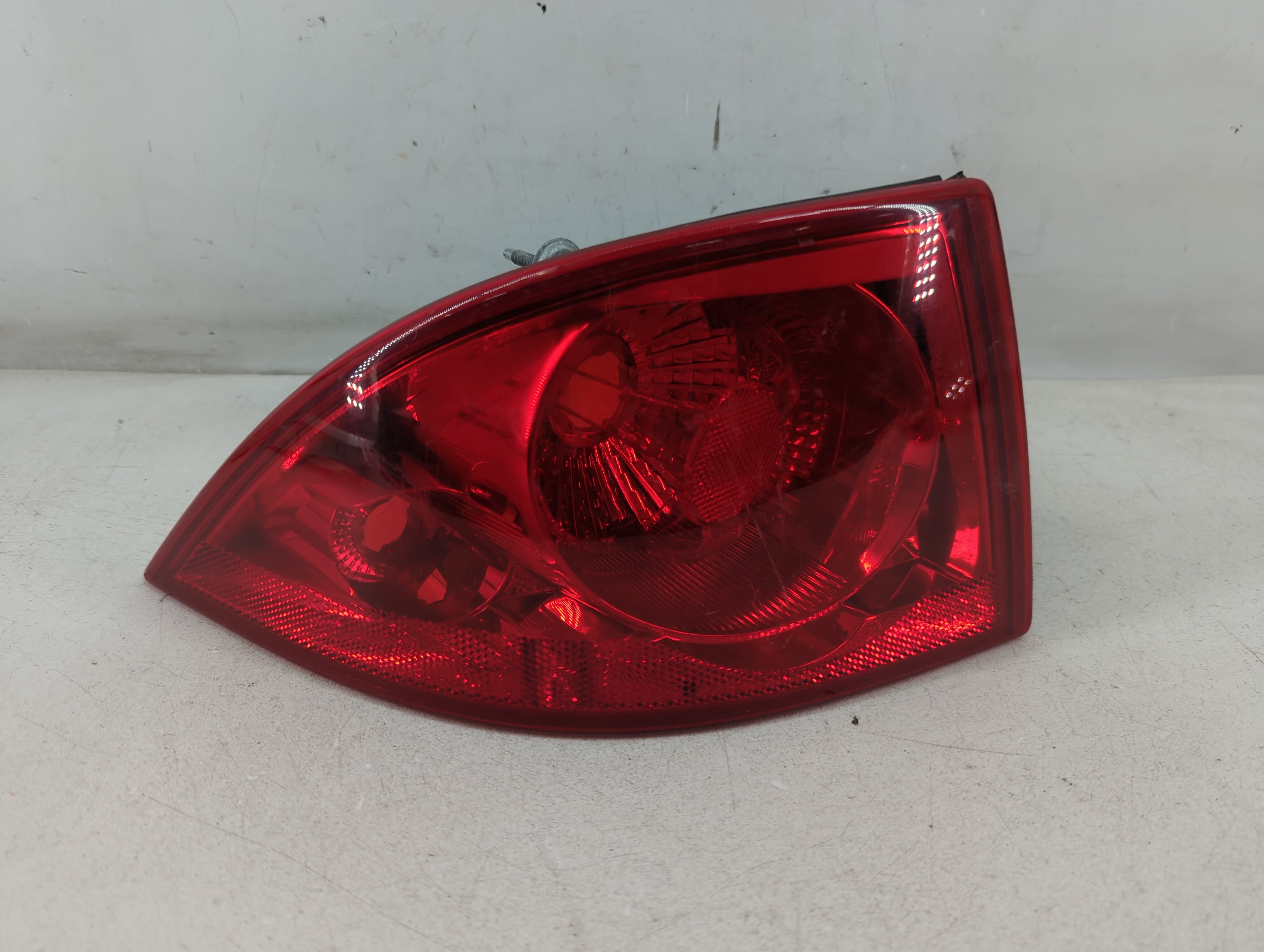 2006-2011 Buick Lucerne Driver Left Side Tail Light Taillight Oem 1074451 - Oemusedautoparts1.com