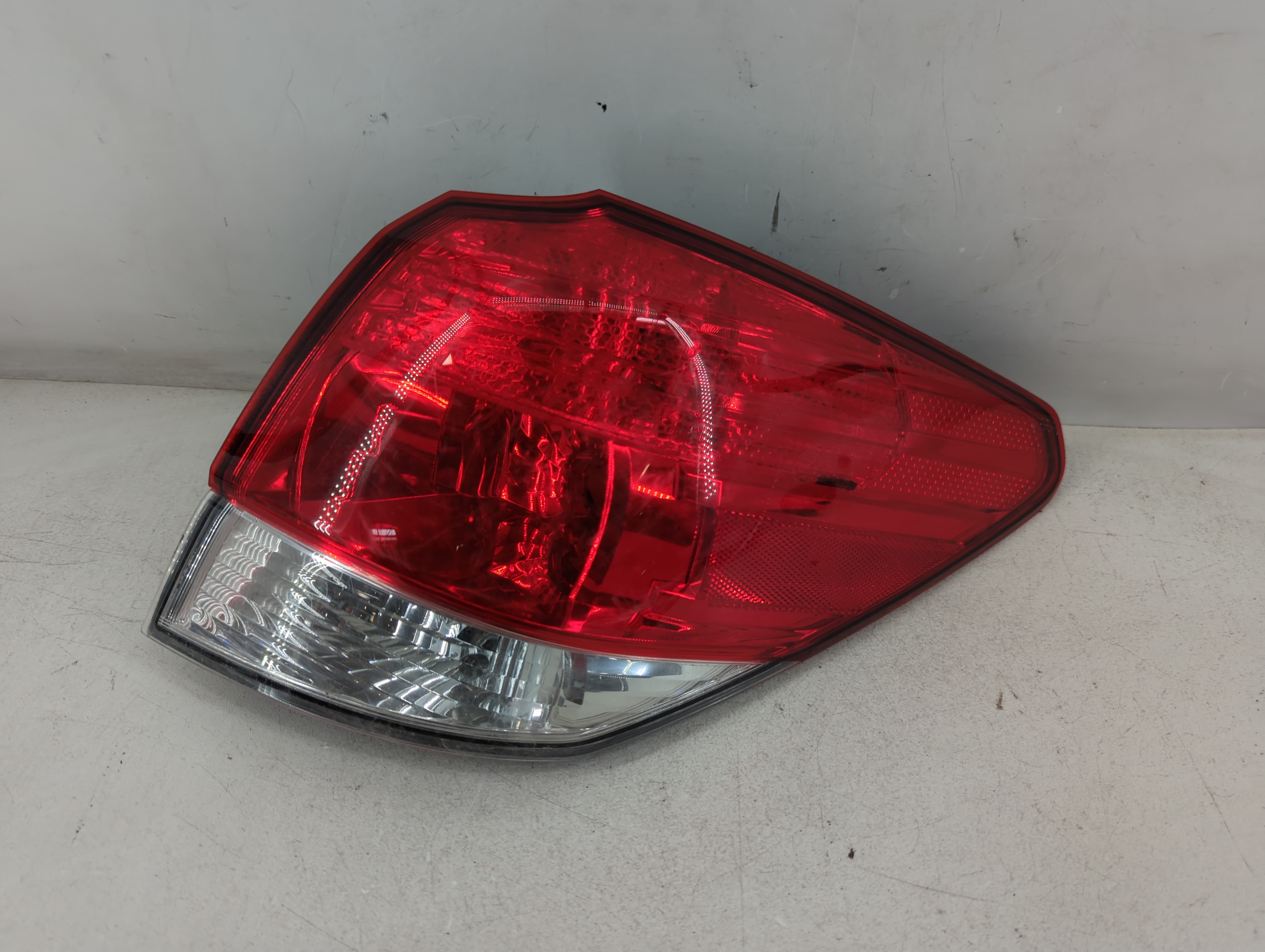 2010-2013 Subaru Legacy Passenger Right Side Tail Light Taillight Oem 1074452 - Oemusedautoparts1.com