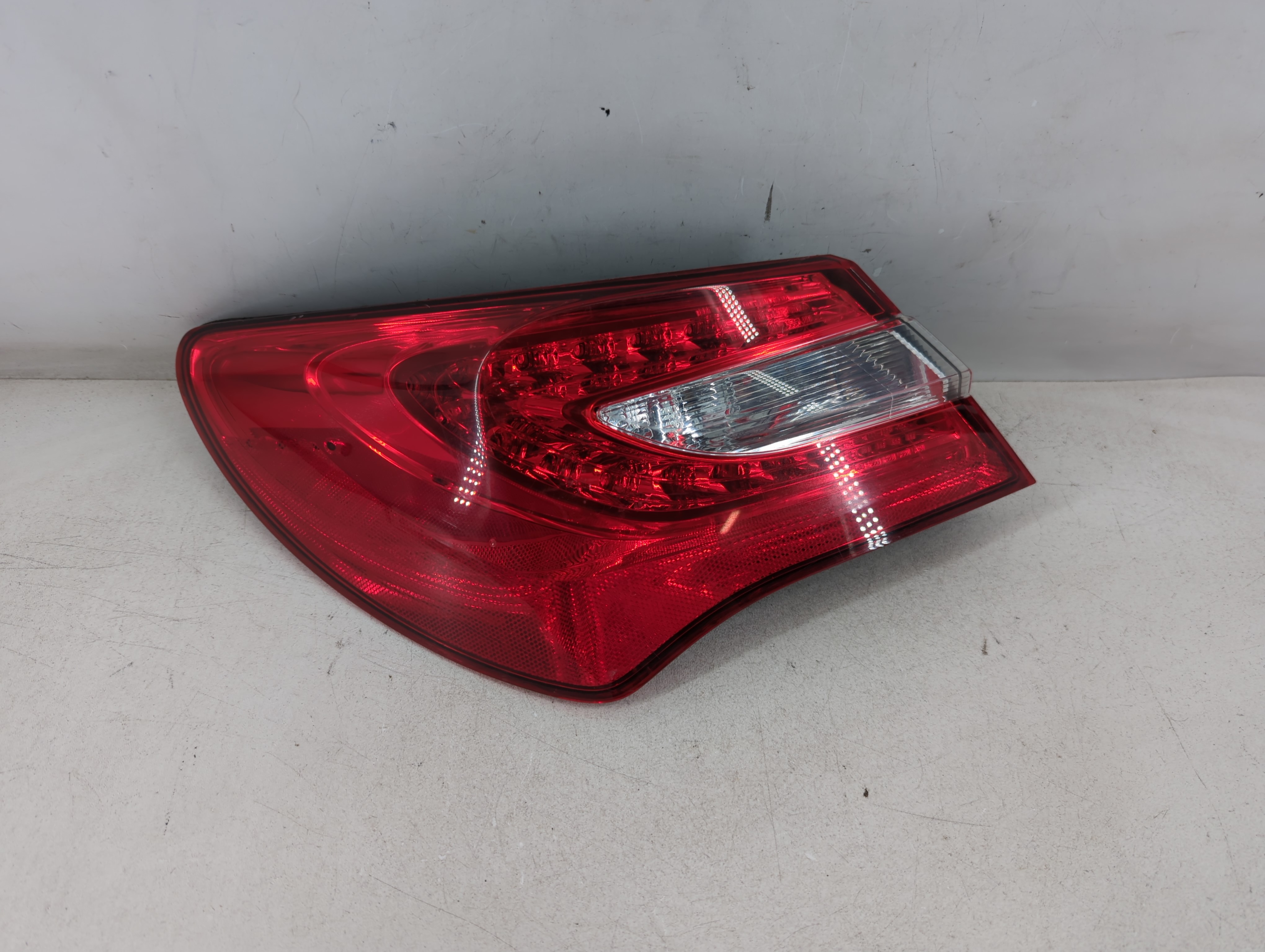 2011-2014 Chrysler 200 Driver Left Side Tail Light Taillight Oem 1074454 - Oemusedautoparts1.com