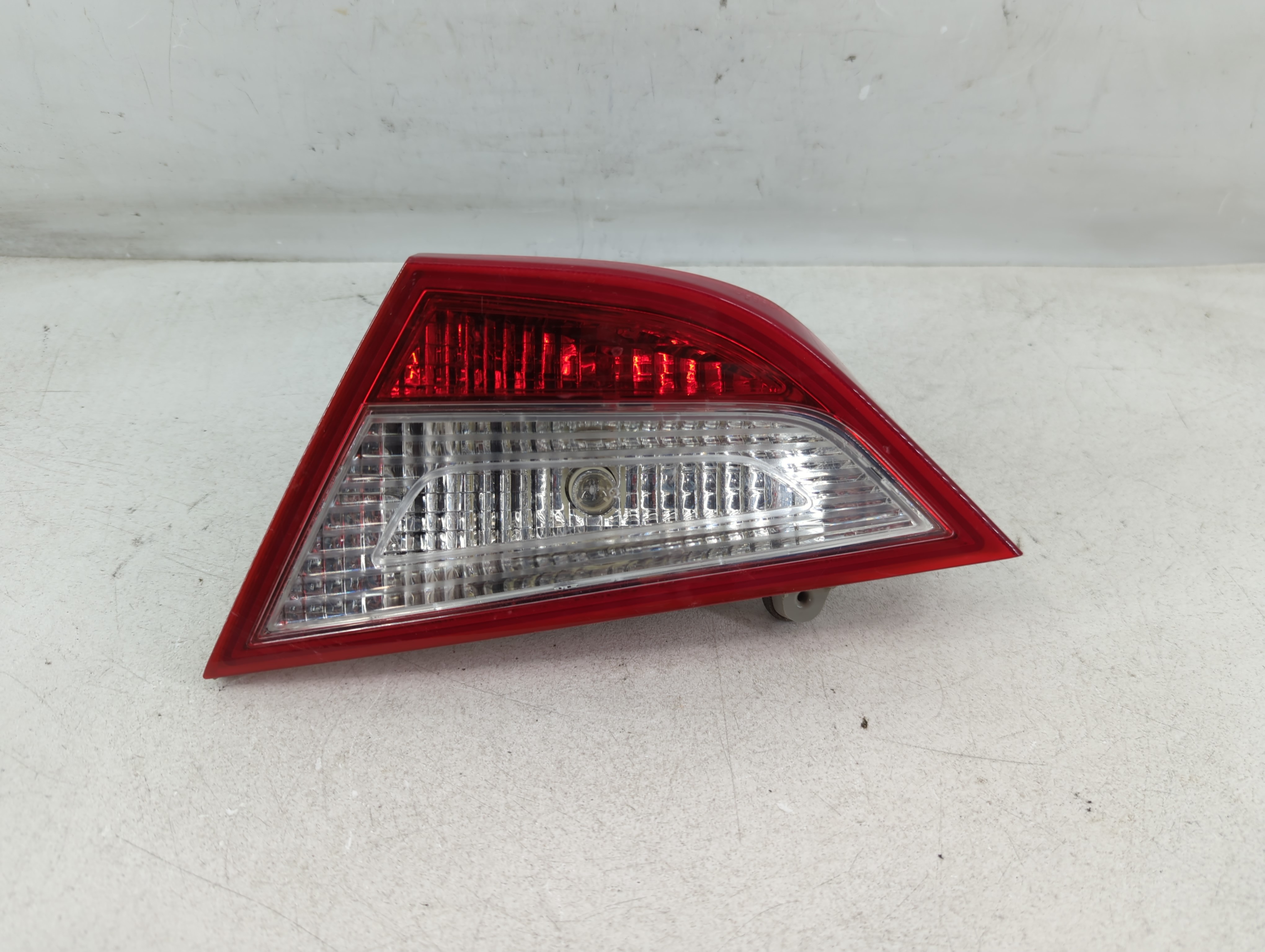 2011-2014 Hyundai Sonata Driver Left Side Tail Light Taillight Oem 1074458 - Oemusedautoparts1.com