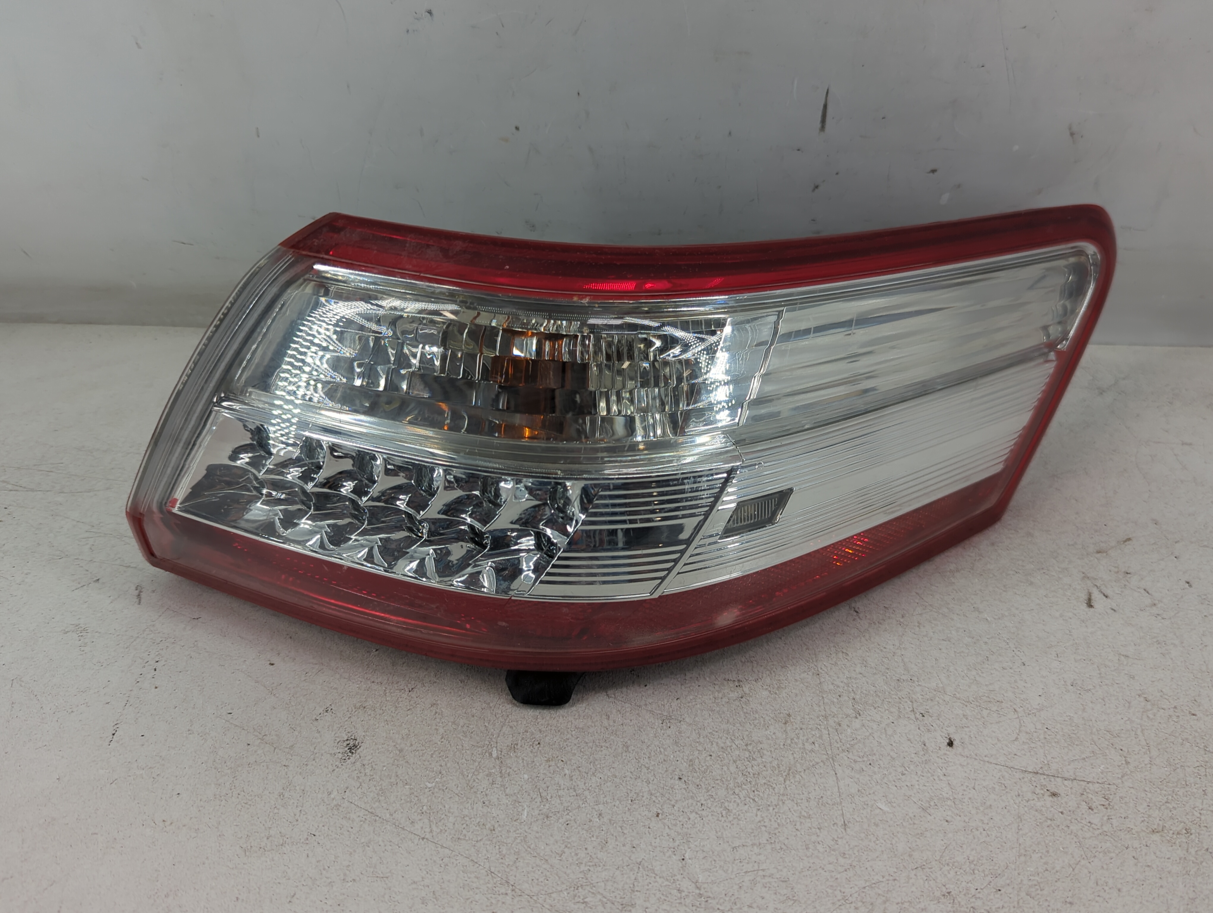 2010-2011 Toyota Camry Passenger Right Side Tail Light Taillight Oem 1074468 - Oemusedautoparts1.com