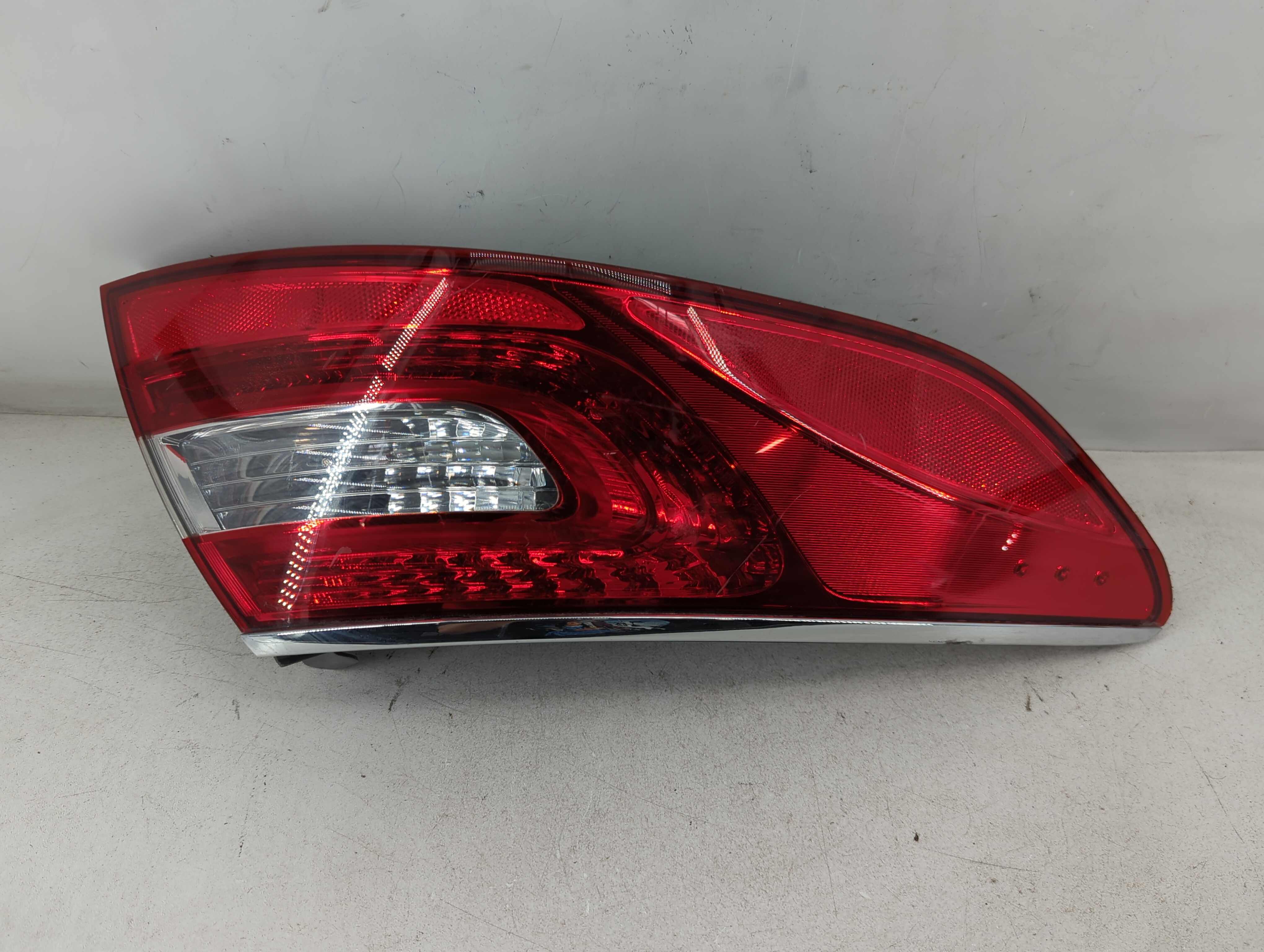 2012-2017 Hyundai Azera Driver Left Side Tail Light Taillight Oem 1074470 - Oemusedautoparts1.com