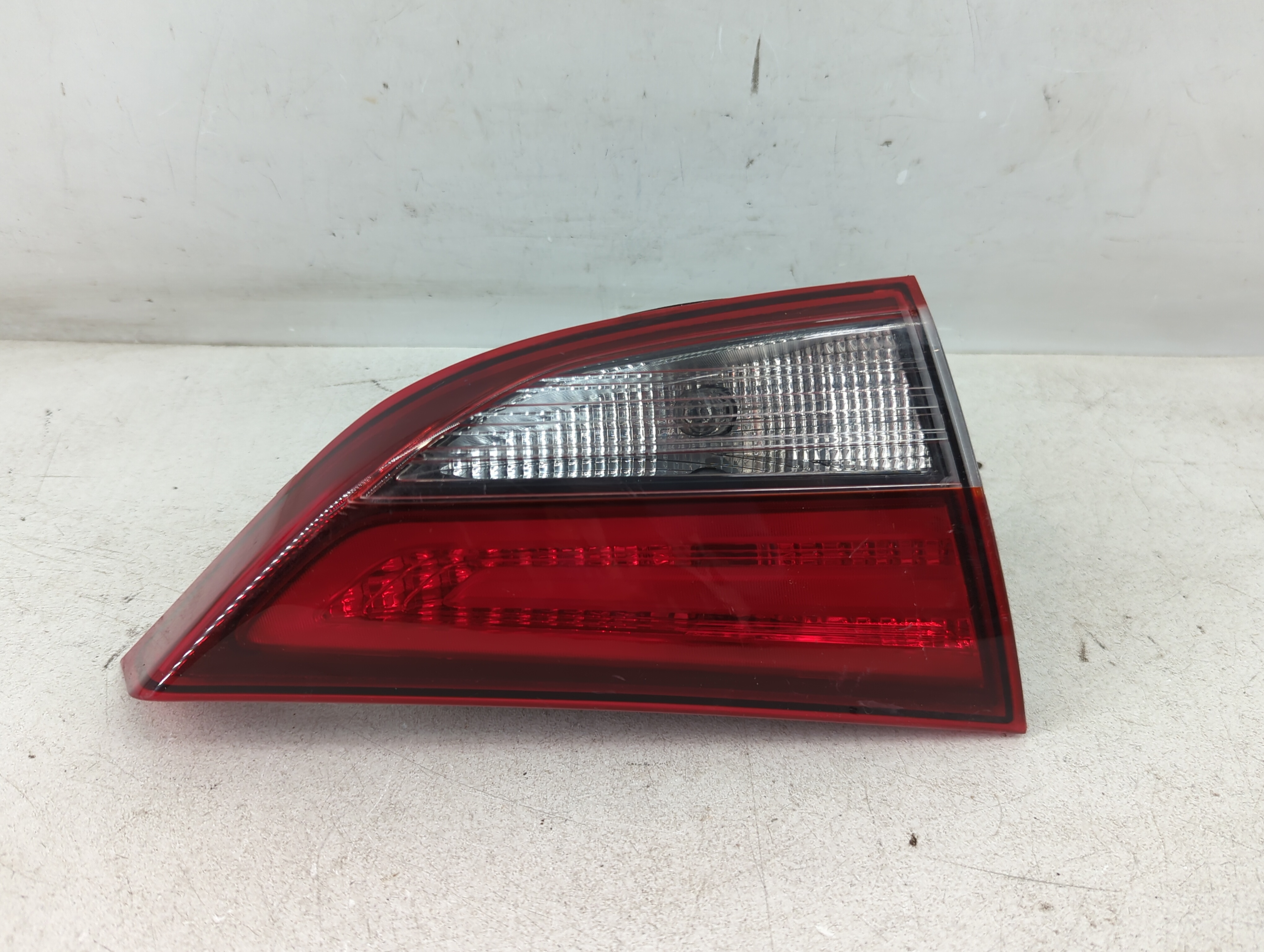 2014-2016 Hyundai Elantra Driver Left Side Tail Light Taillight Oem 1074472 - Oemusedautoparts1.com