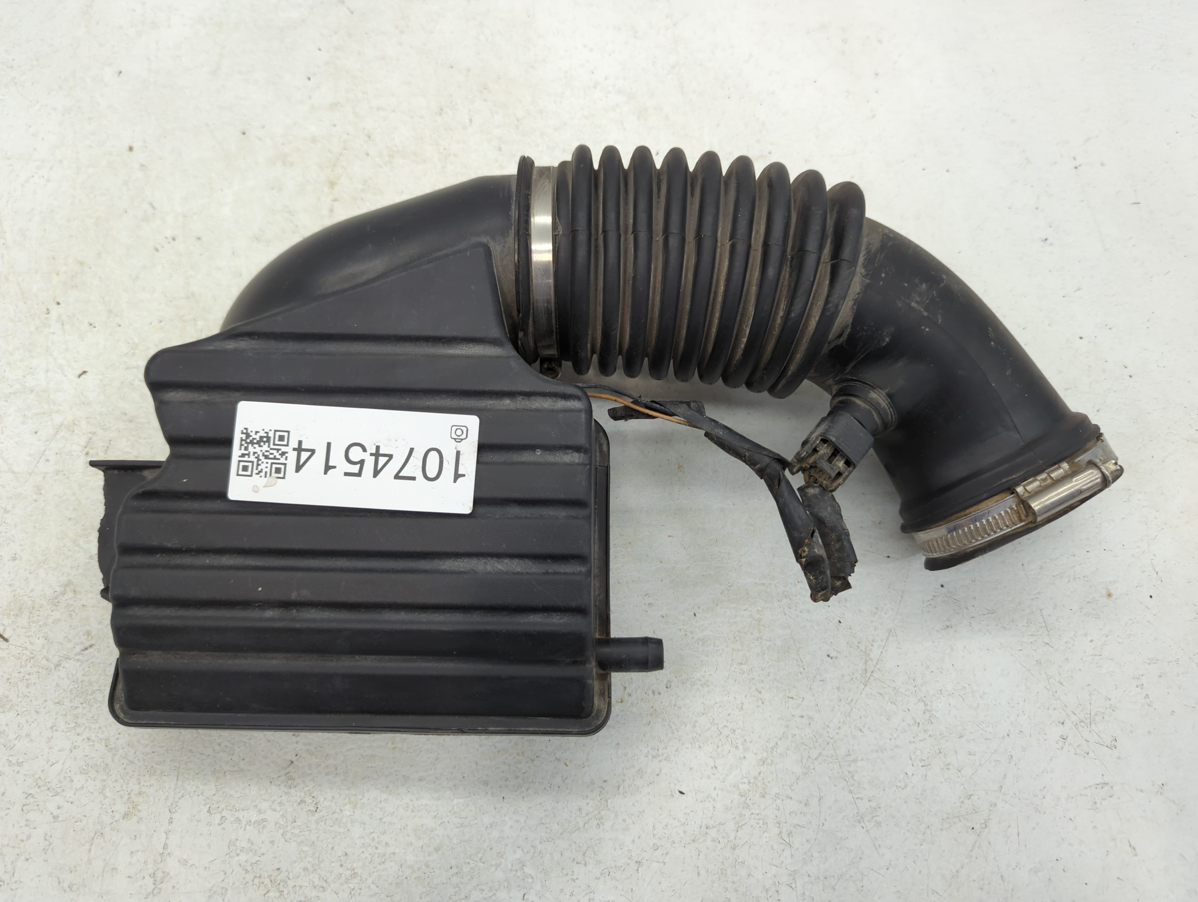 2004 Saturn Ion Air Cleaner Intake-duct Hose Tube 1074514 - Oemusedautoparts1.com