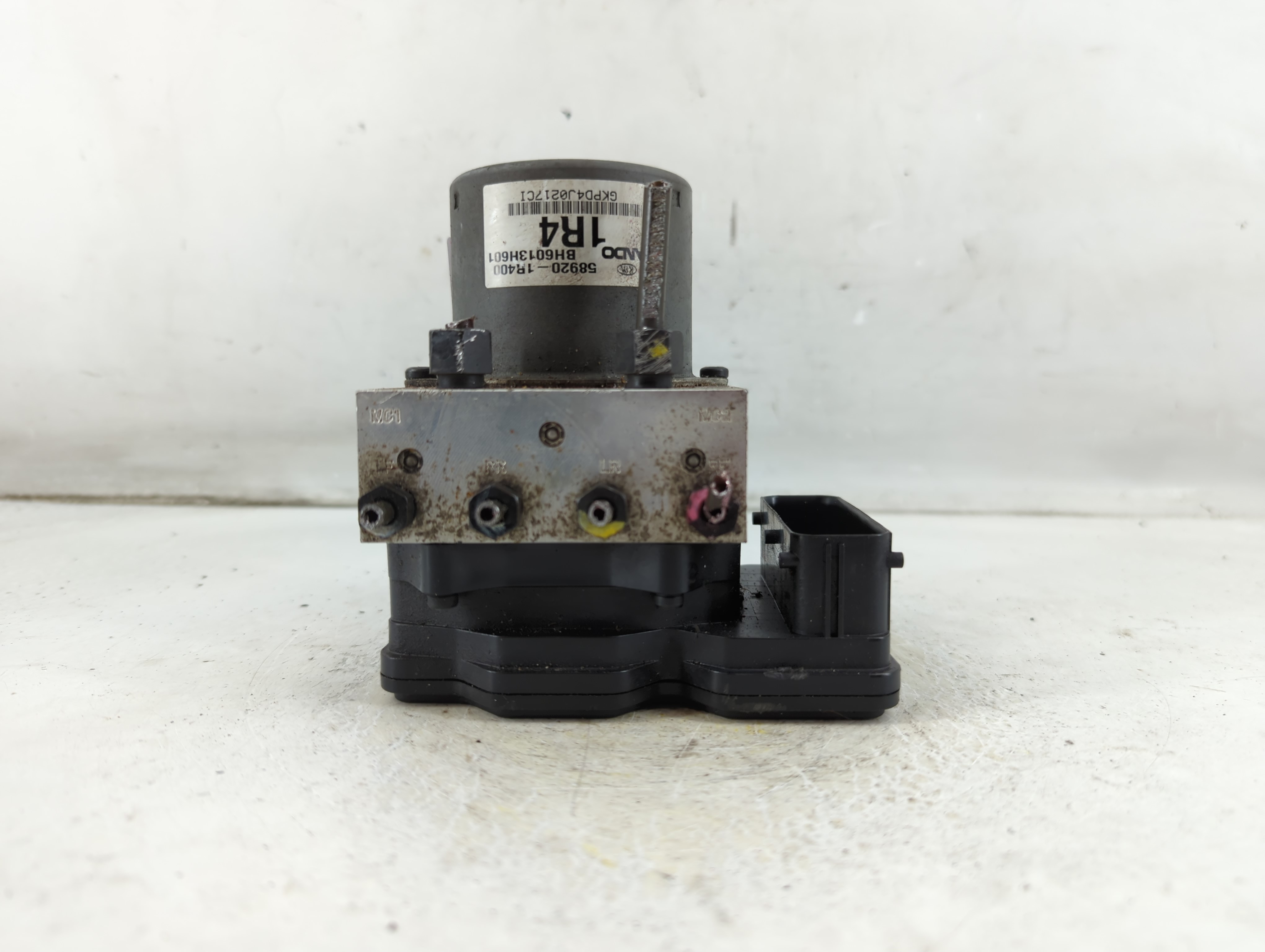 2012-2013 Hyundai Accent Abs Pump Control Module 1074537 - Oemusedautoparts1.com