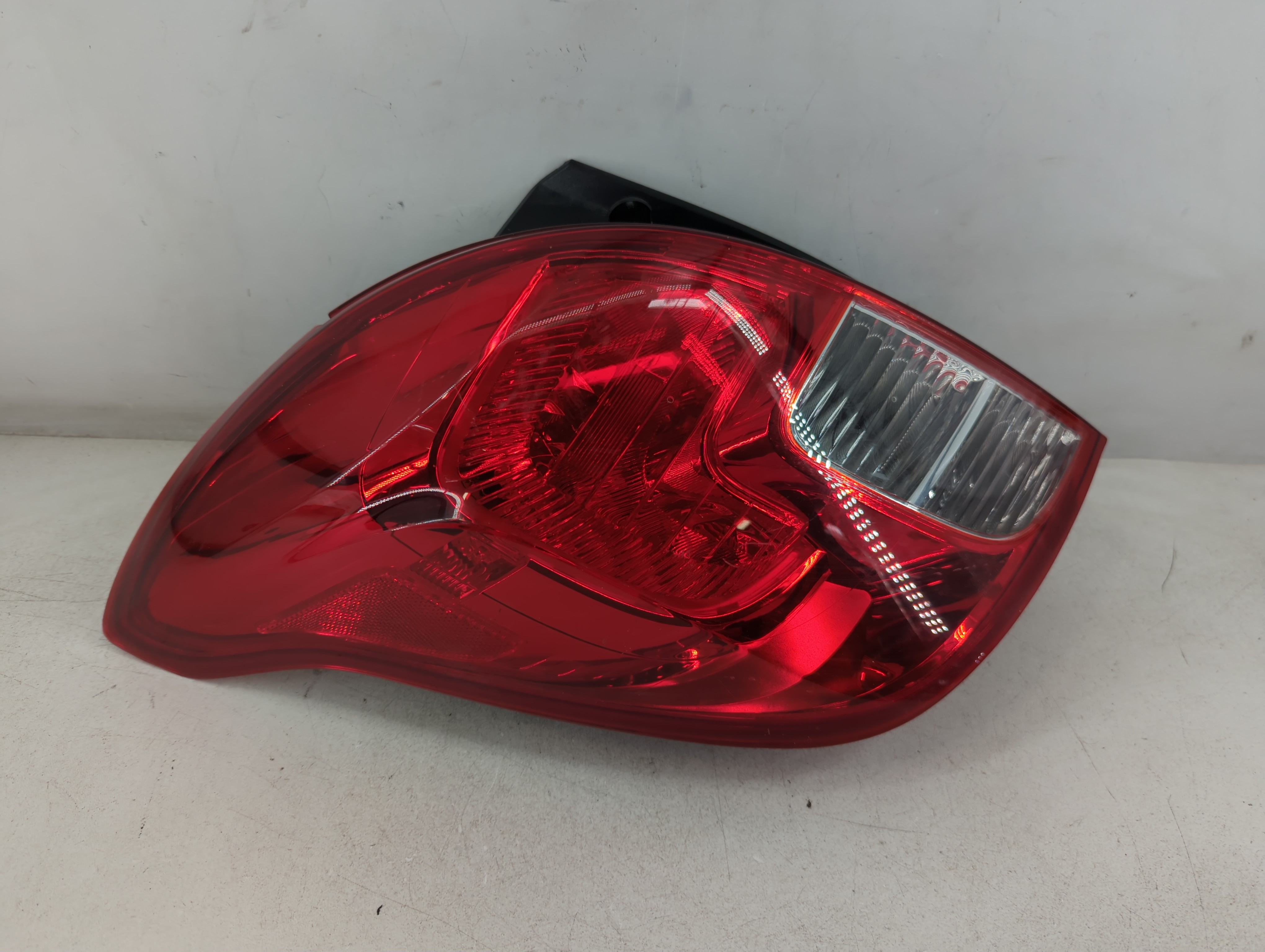 2013-2016 Buick Encore Driver Left Side Tail Light Taillight Oem 1074543 - Oemusedautoparts1.com