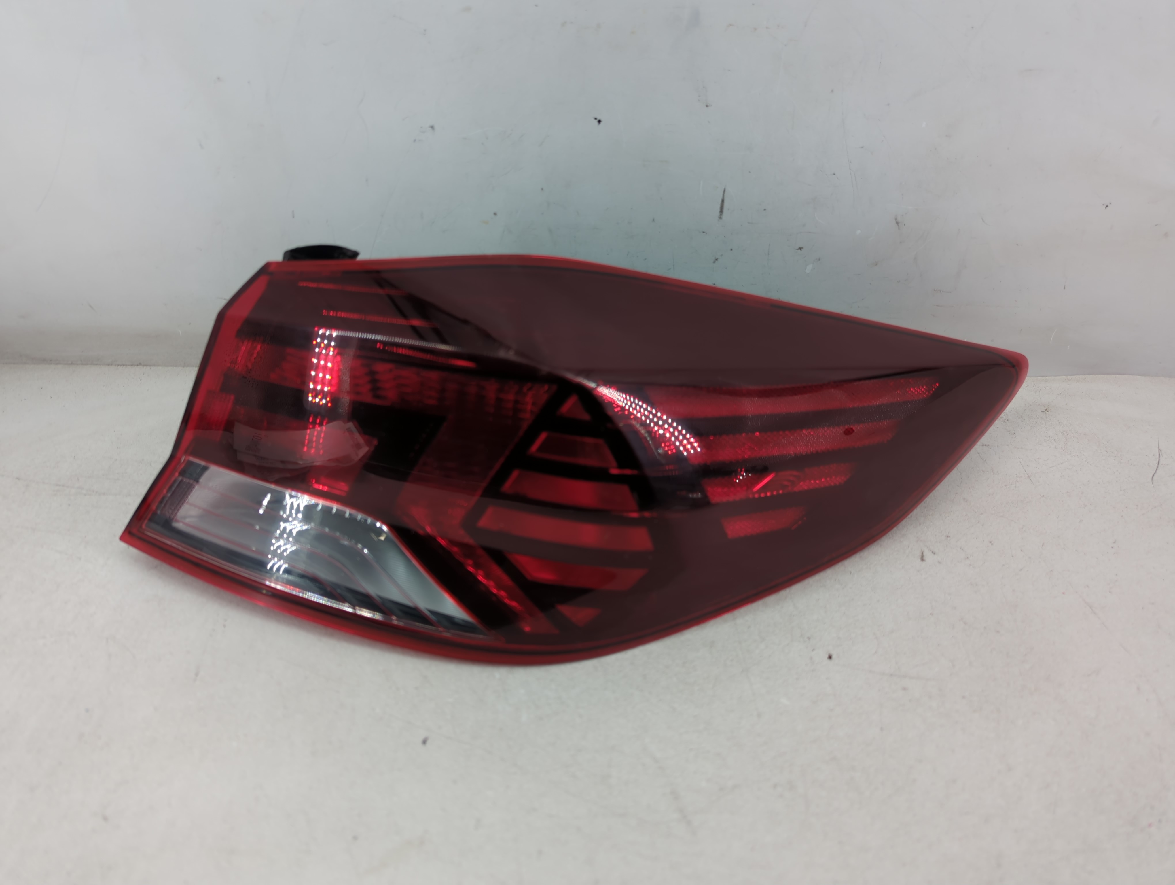 2019-2020 Hyundai Elantra Driver Left Side Tail Light Taillight Oem 1074544 - Oemusedautoparts1.com