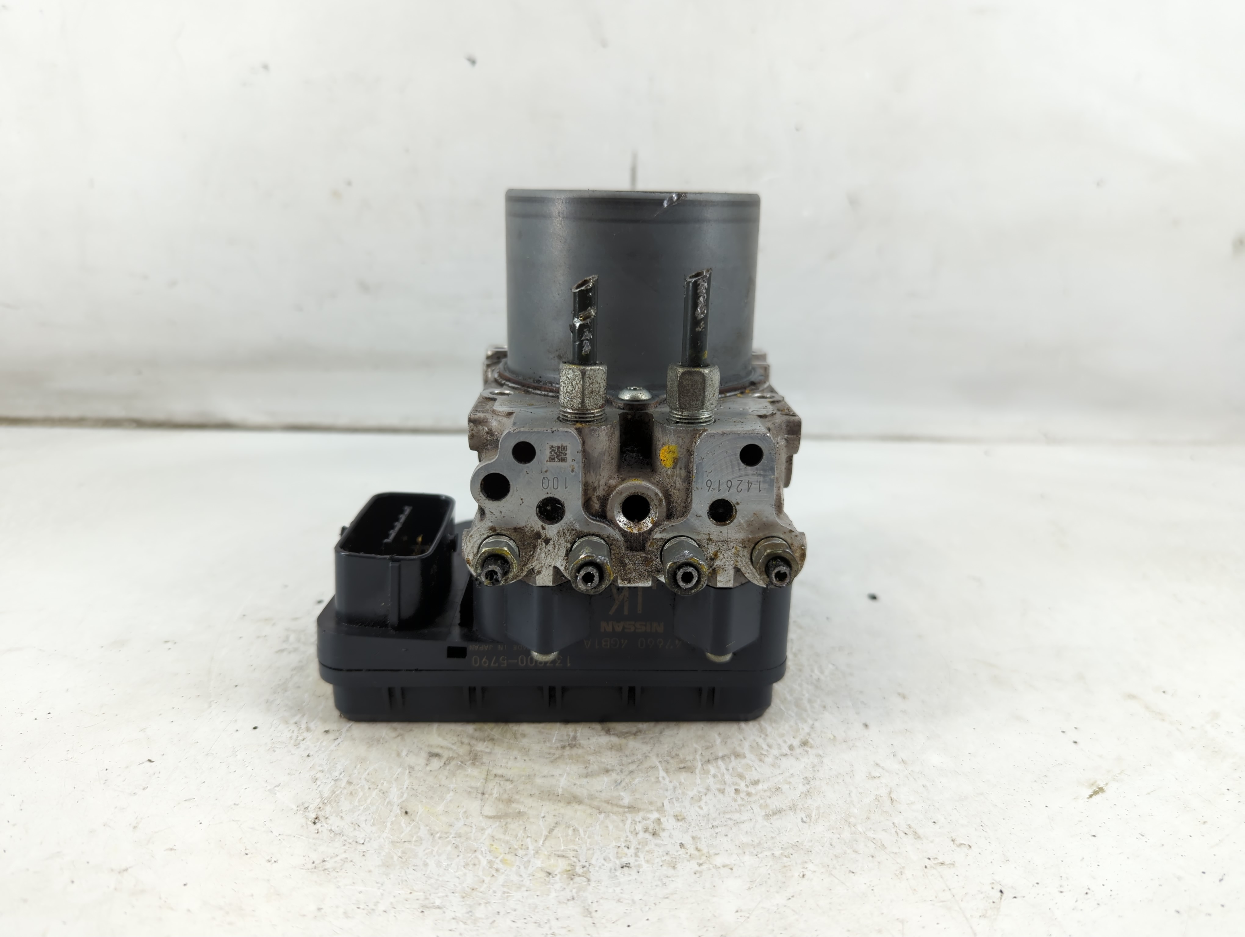 2014-2015 Infiniti Q50 Abs Pump Control Module 1074568 - Oemusedautoparts1.com