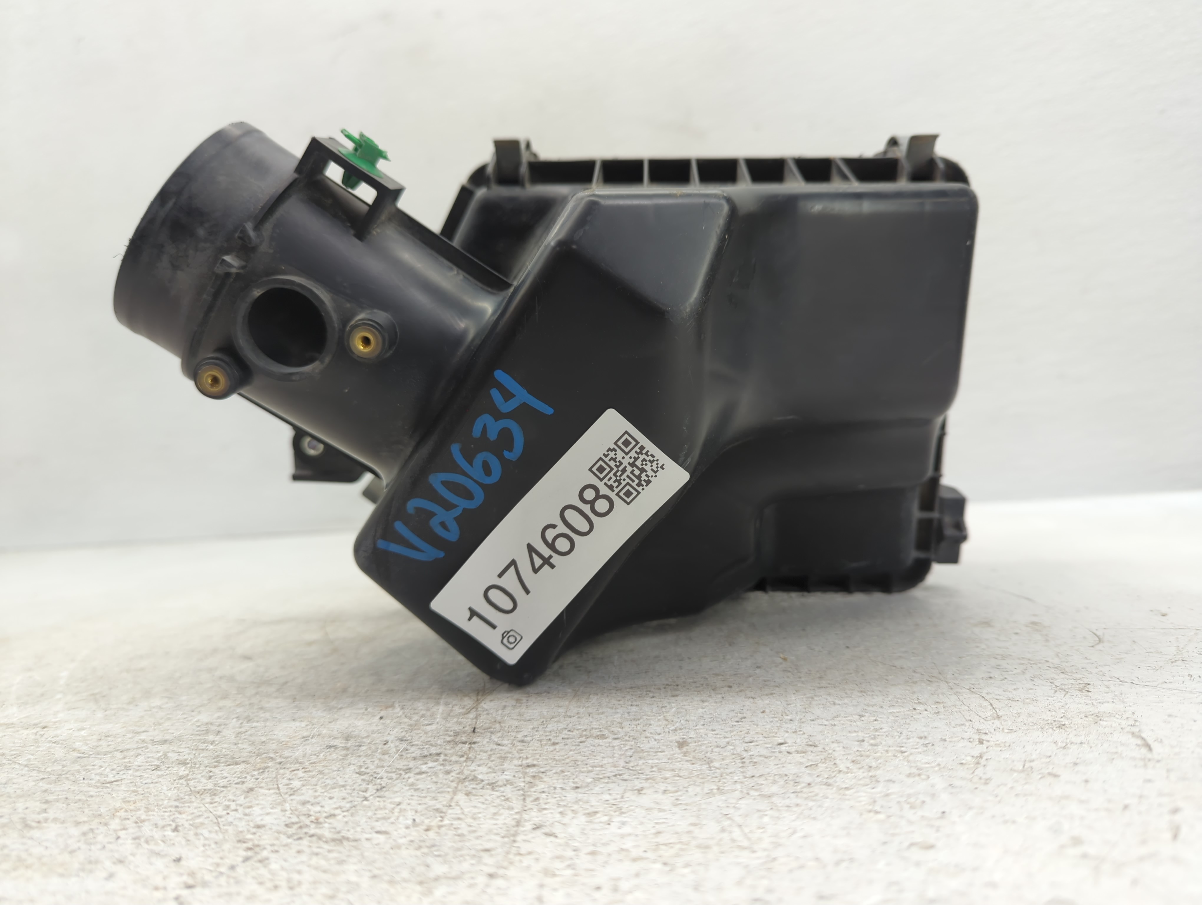 2010-2011 Honda Cr-v Air Cleaner Intake-duct Hose Tube 1074608 - Oemusedautoparts1.com