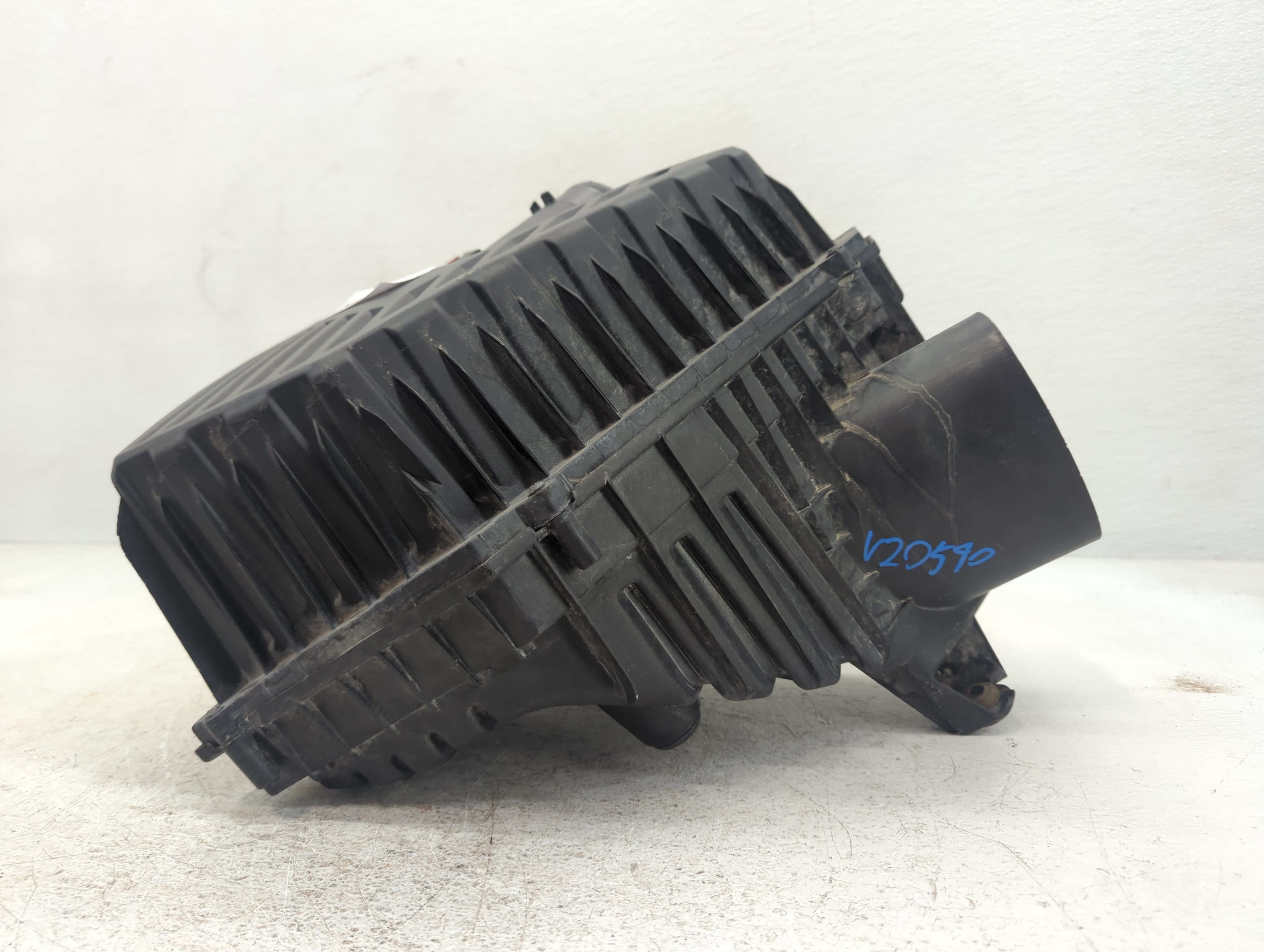 Picture of 2017-2020 Cadillac Xt5 Air Cleaner Intake-duct Hose Tube 1074609