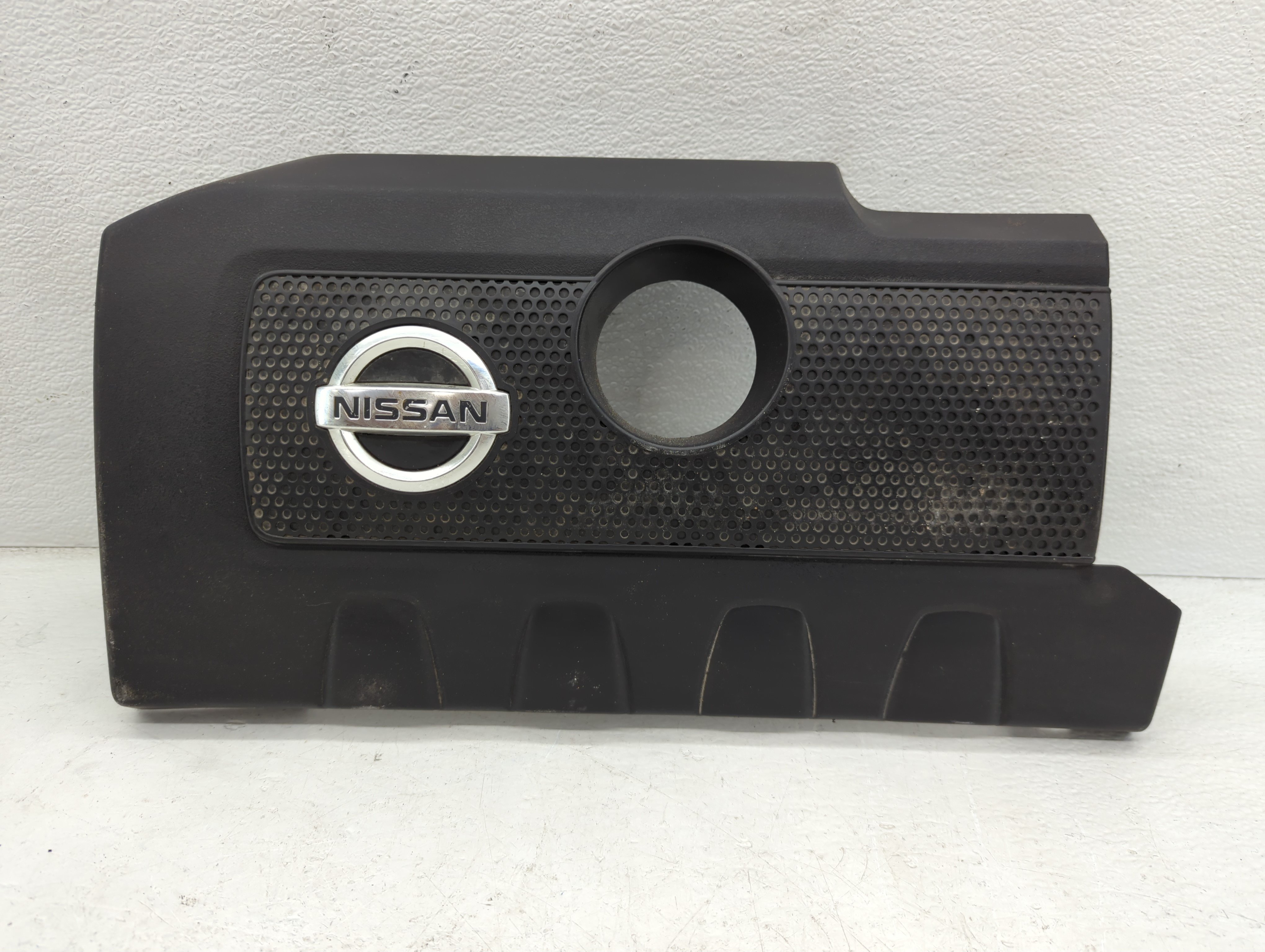 2014 Nissan Sentra Engine Cover 1074613 - Oemusedautoparts1.com