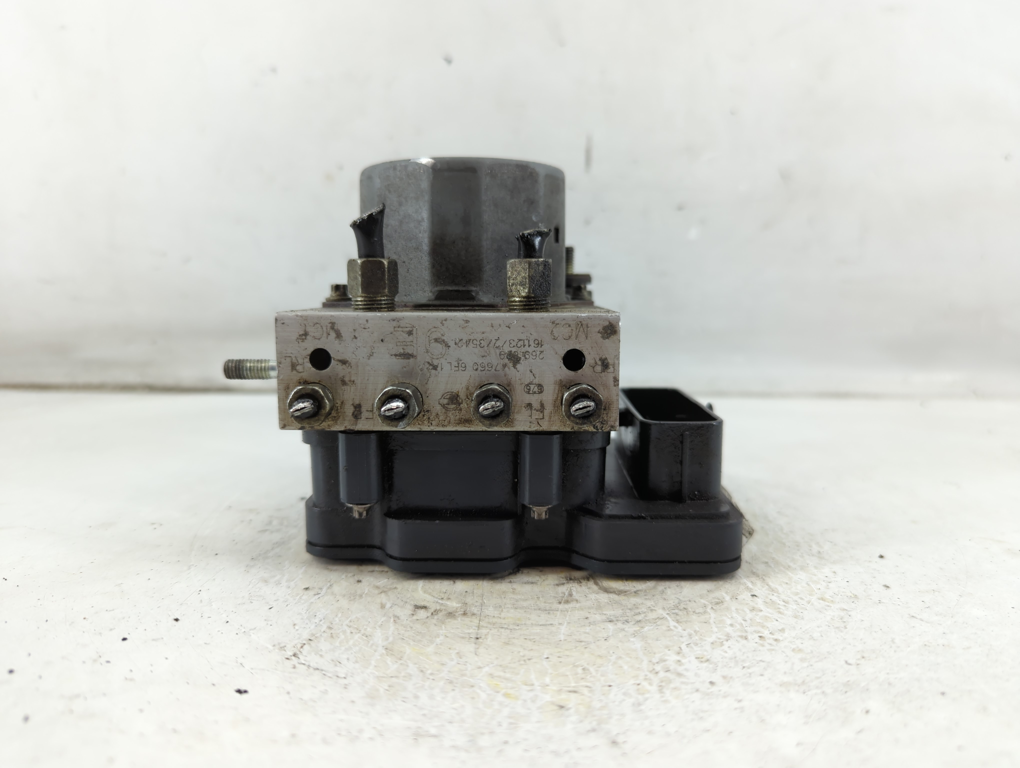 2017-2017 Nissan Rogue Abs Pump Control Module 1074622 - Oemusedautoparts1.com