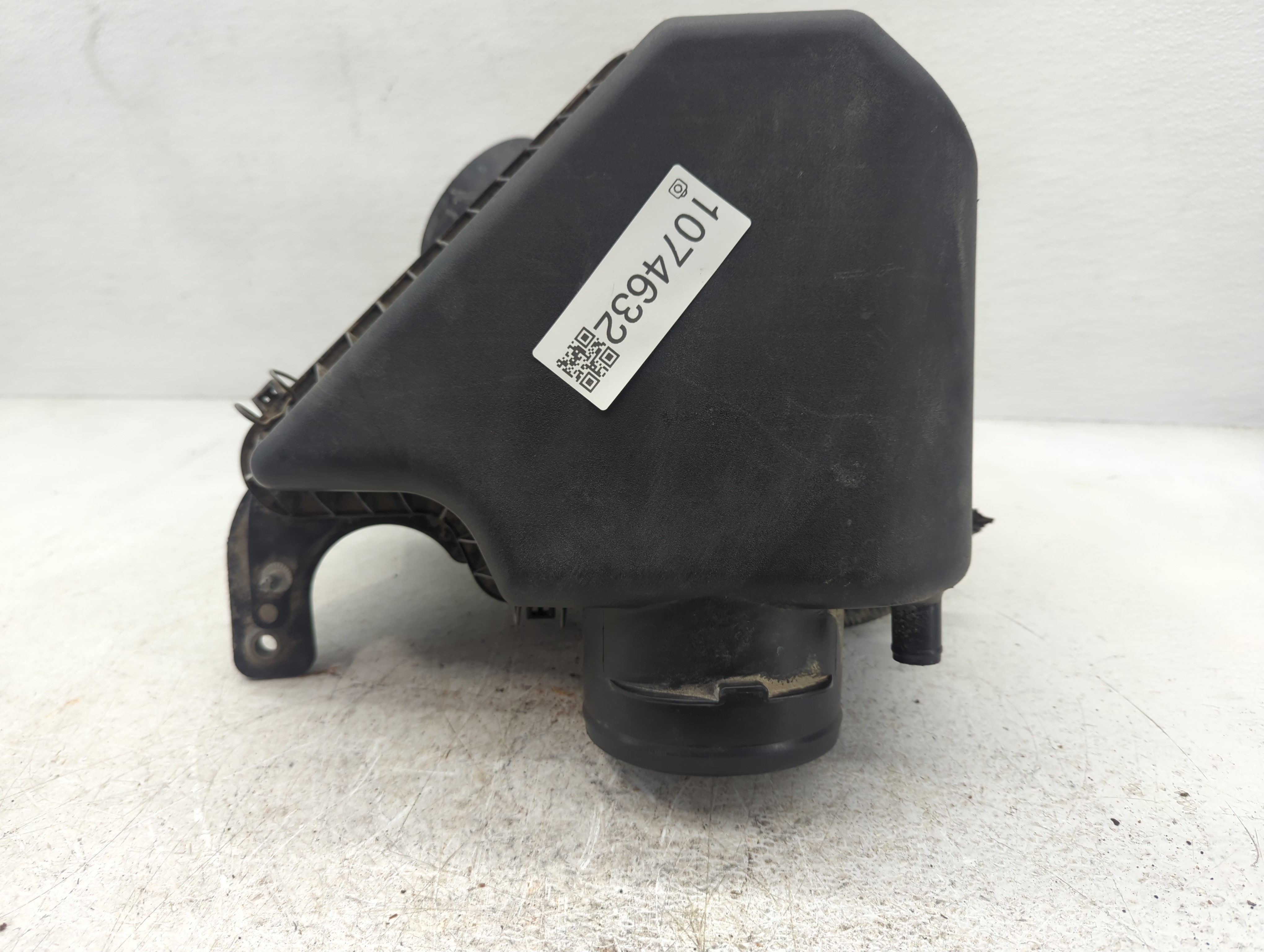 Picture of Dodge Caravan Air Cleaner Intake-duct Hose Tube 1074632