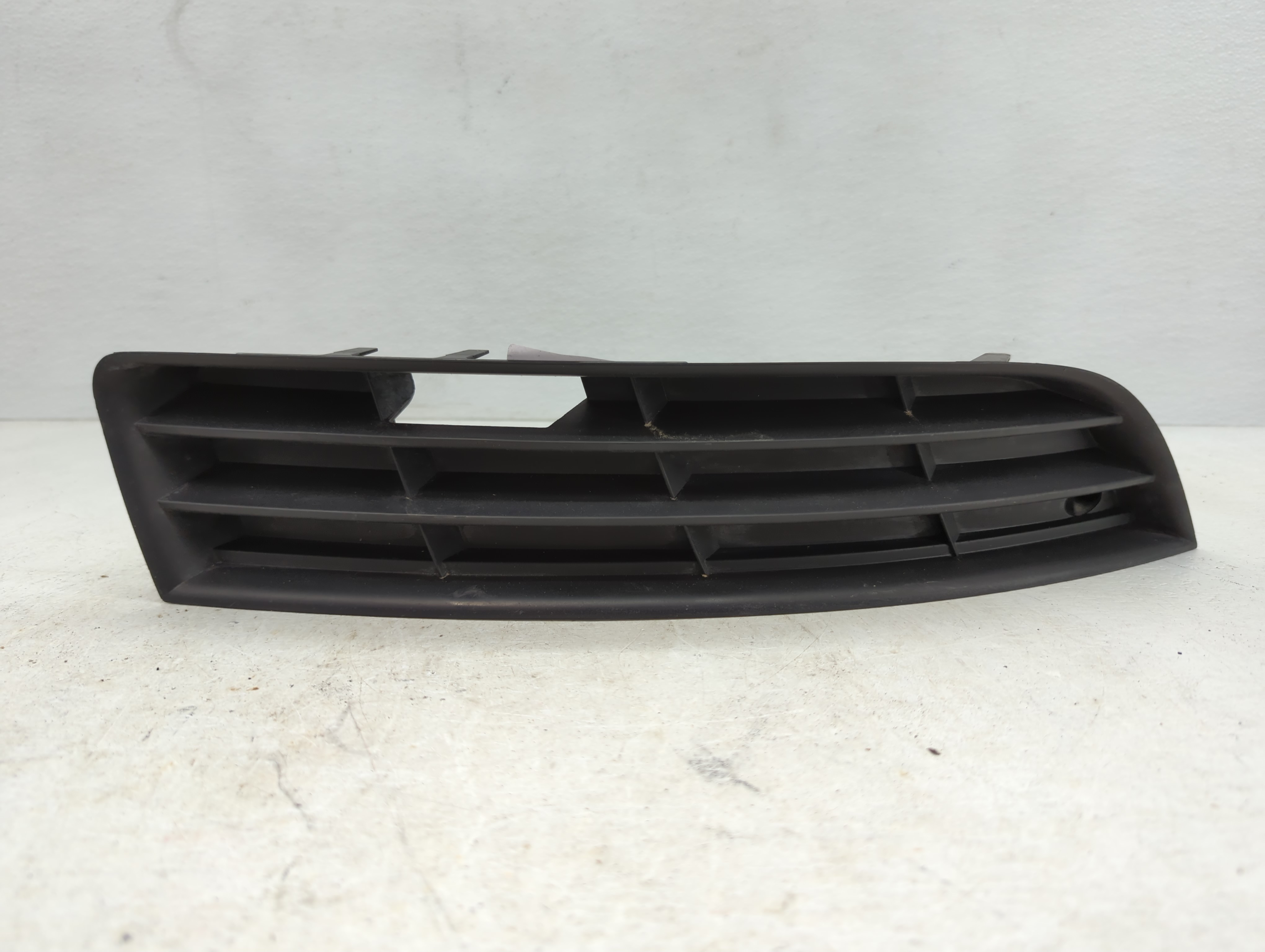 2006-2010 Volkswagen Passat Front Bumper Grille Cover 1074792 - Oemusedautoparts1.com