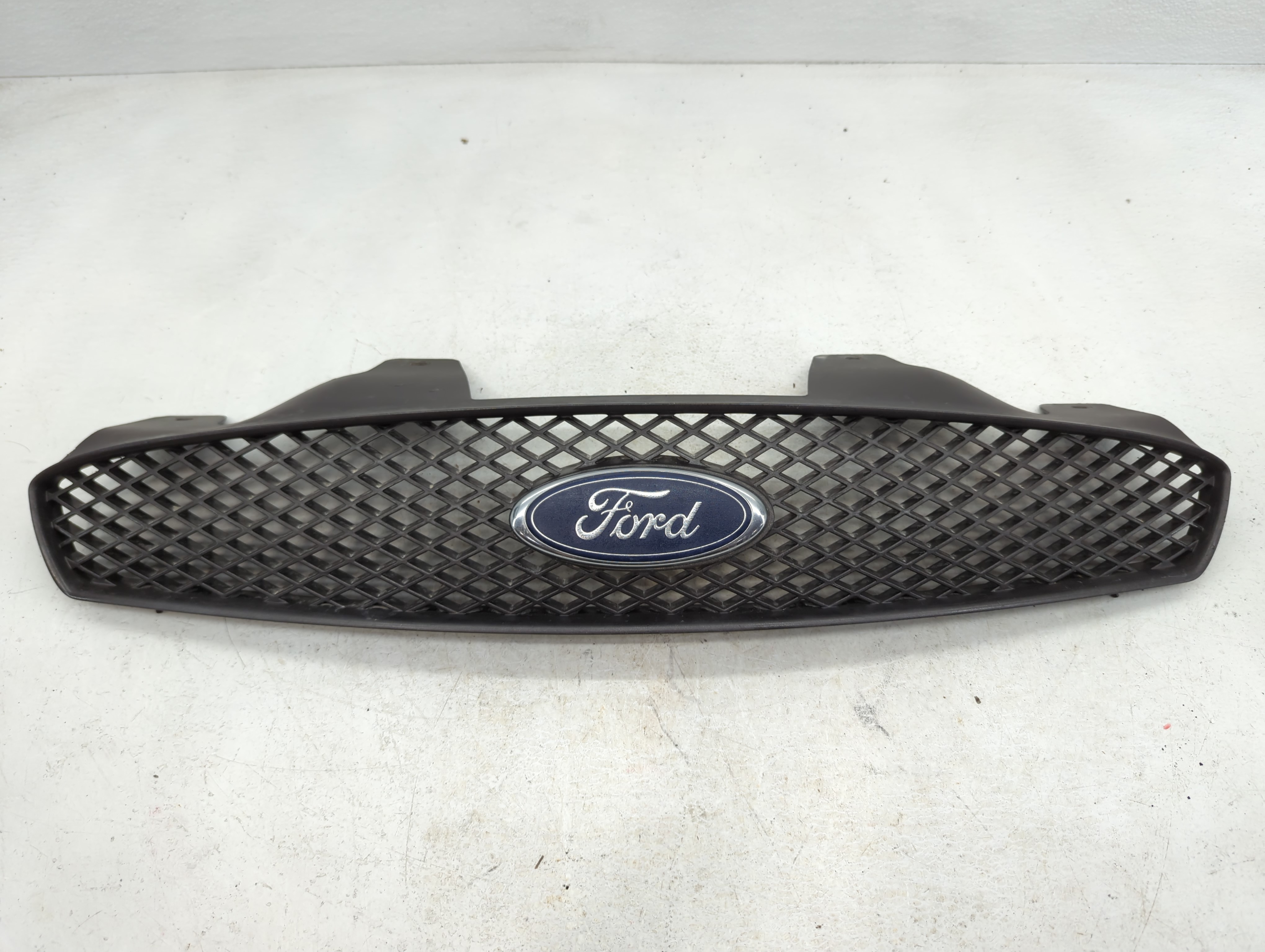 2004-2007 Ford Taurus Front Bumper Grille Cover 1074793 - Oemusedautoparts1.com