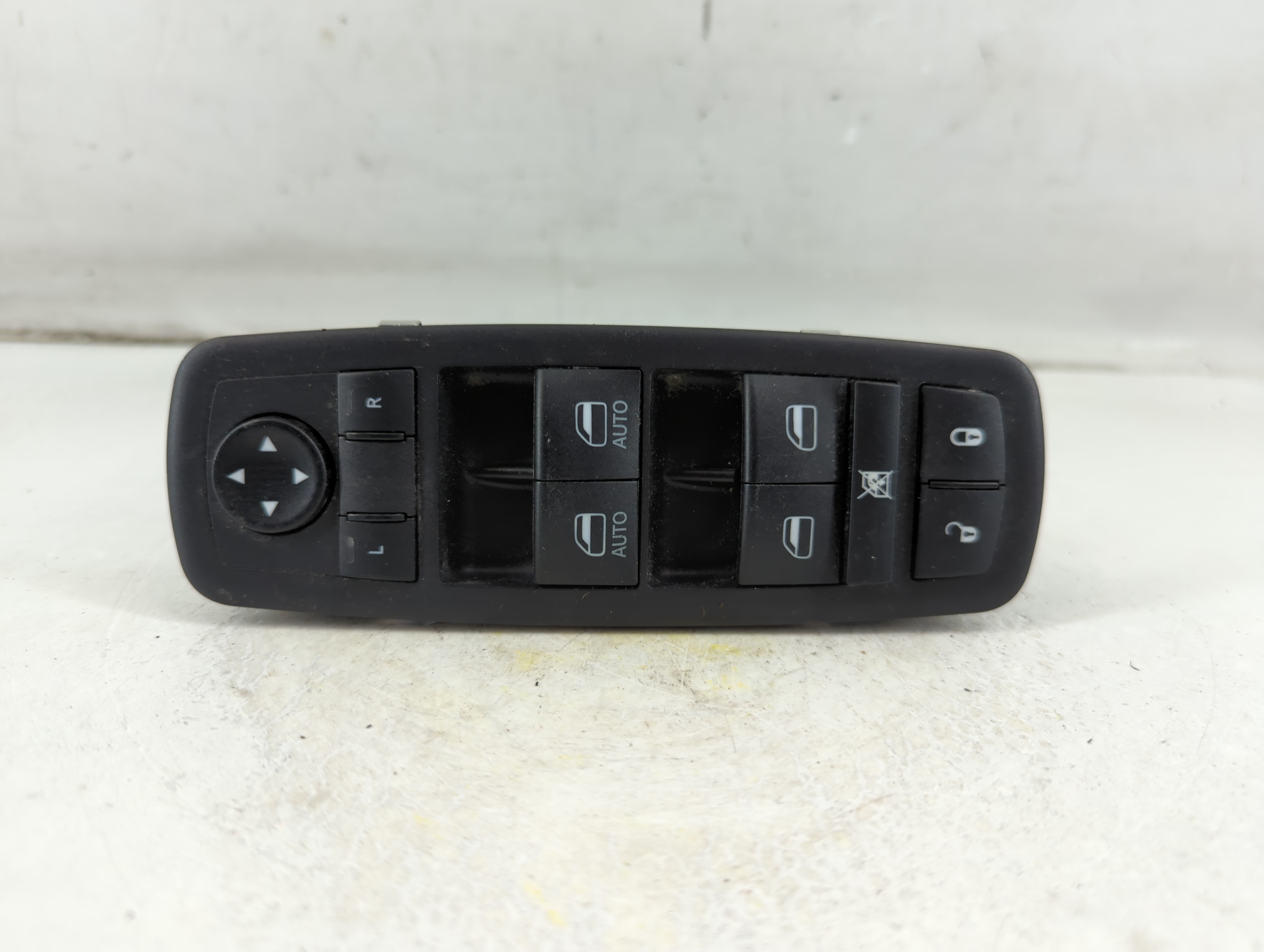 Picture of Nissan Pathfinder Driver Left Door Master Power Window Switch 68234092ac 1074850