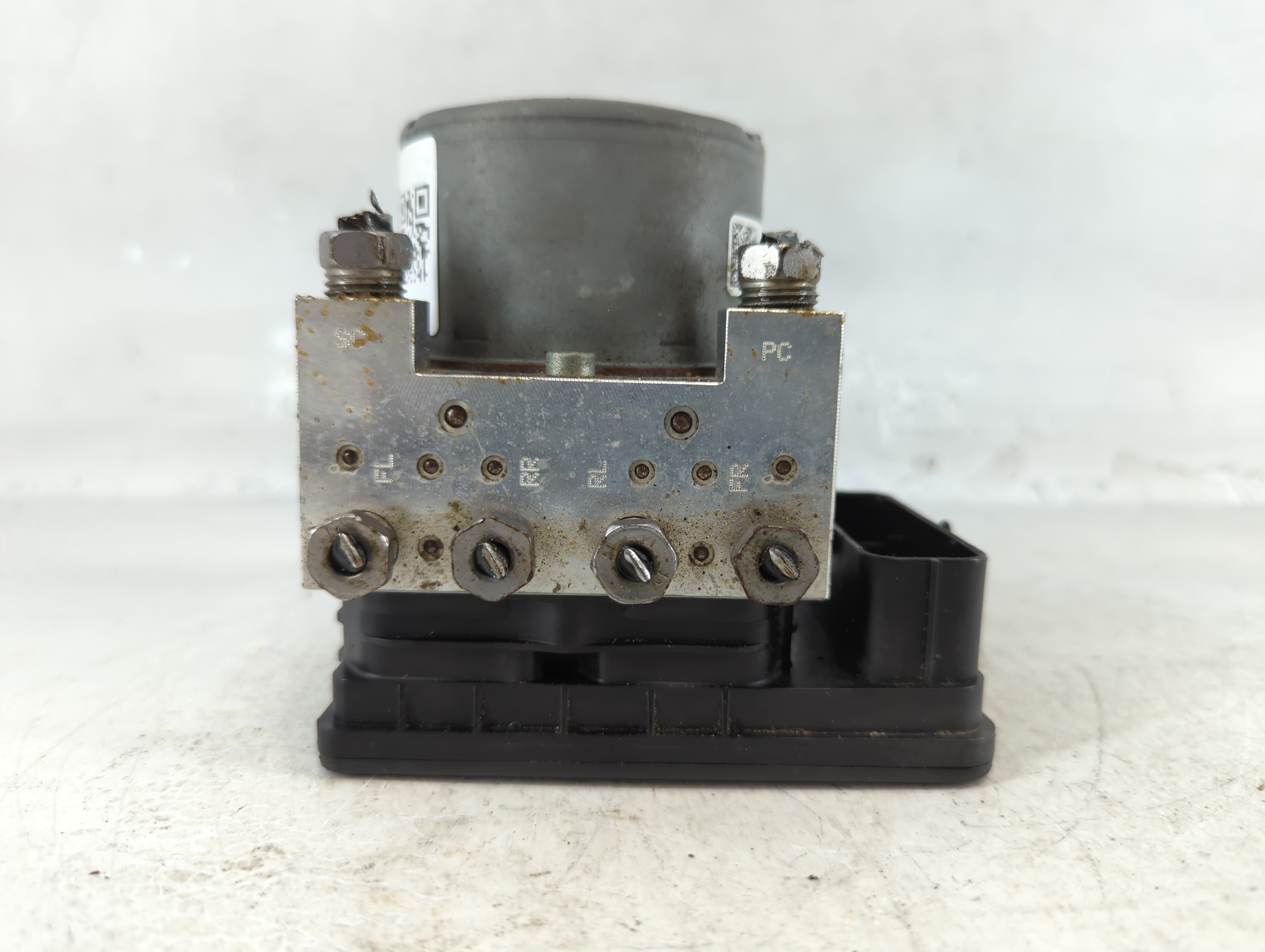 2014-2016 Cadillac Cts Abs Pump Control Module 1074855 - Oemusedautoparts1.com
