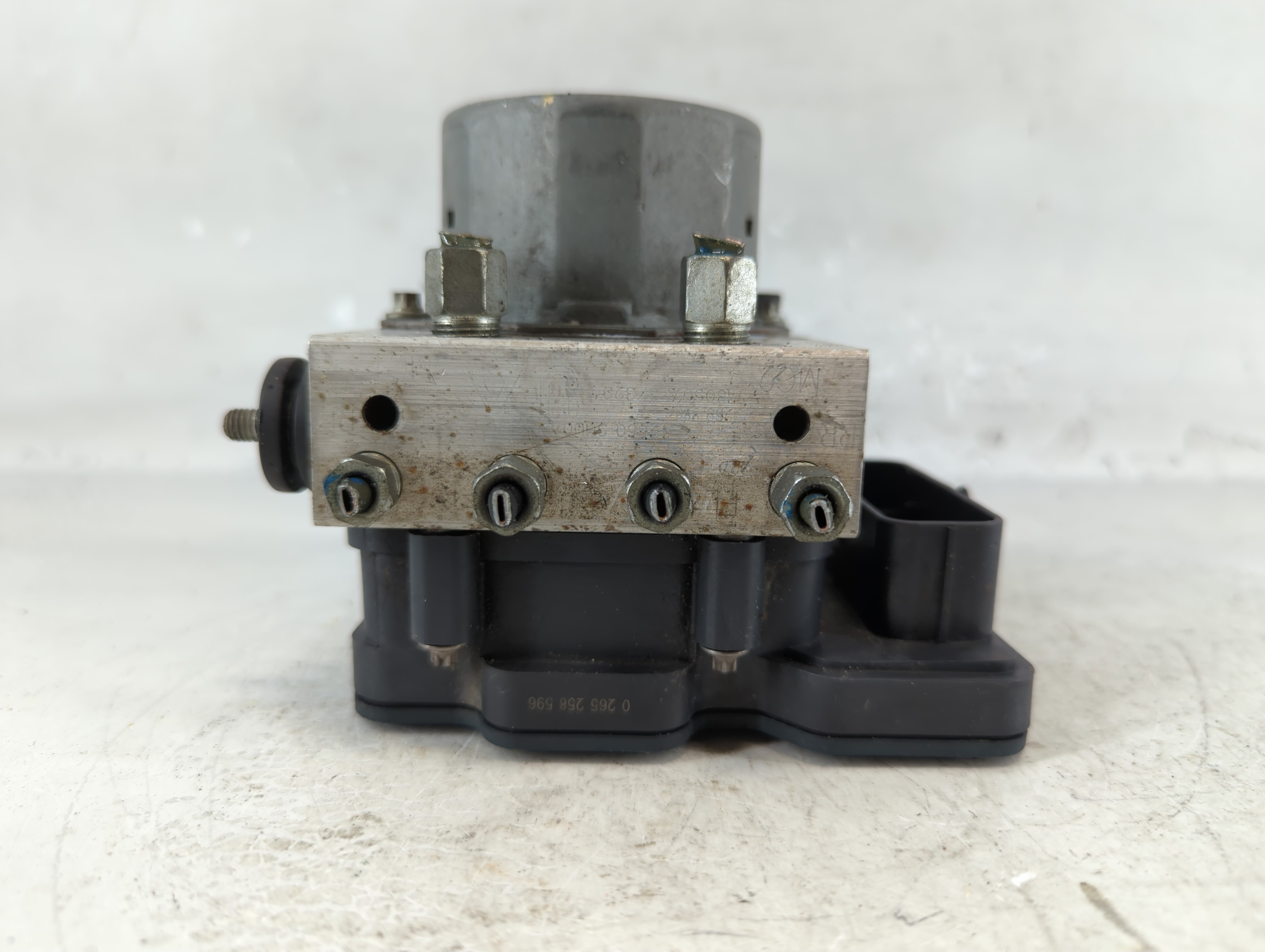 Picture of 2017-2018 Nissan Altima Abs Pump Control Module 1074863