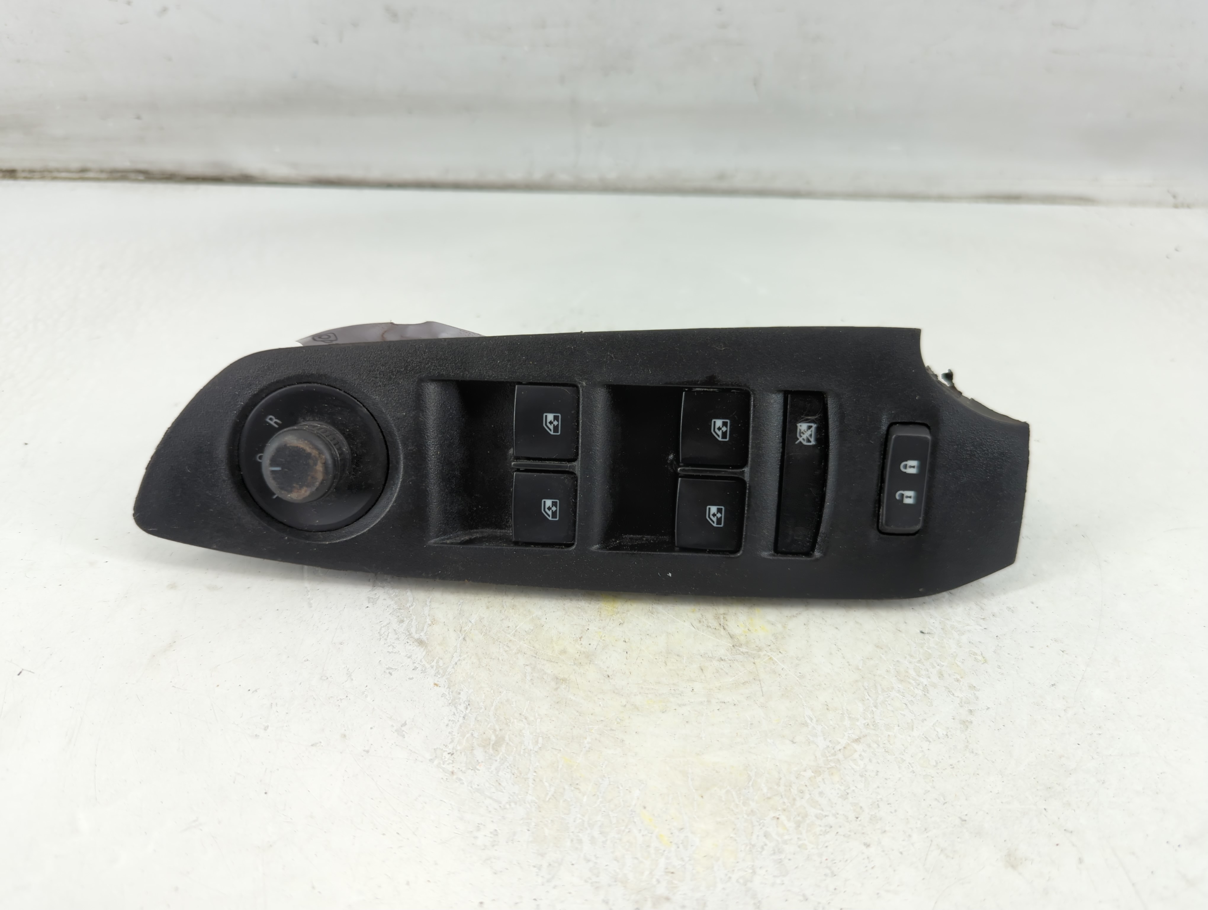 2017-2021 Chevrolet Trax Driver Left Door Master Power Window Switch 1074871 - Oemusedautoparts1.com