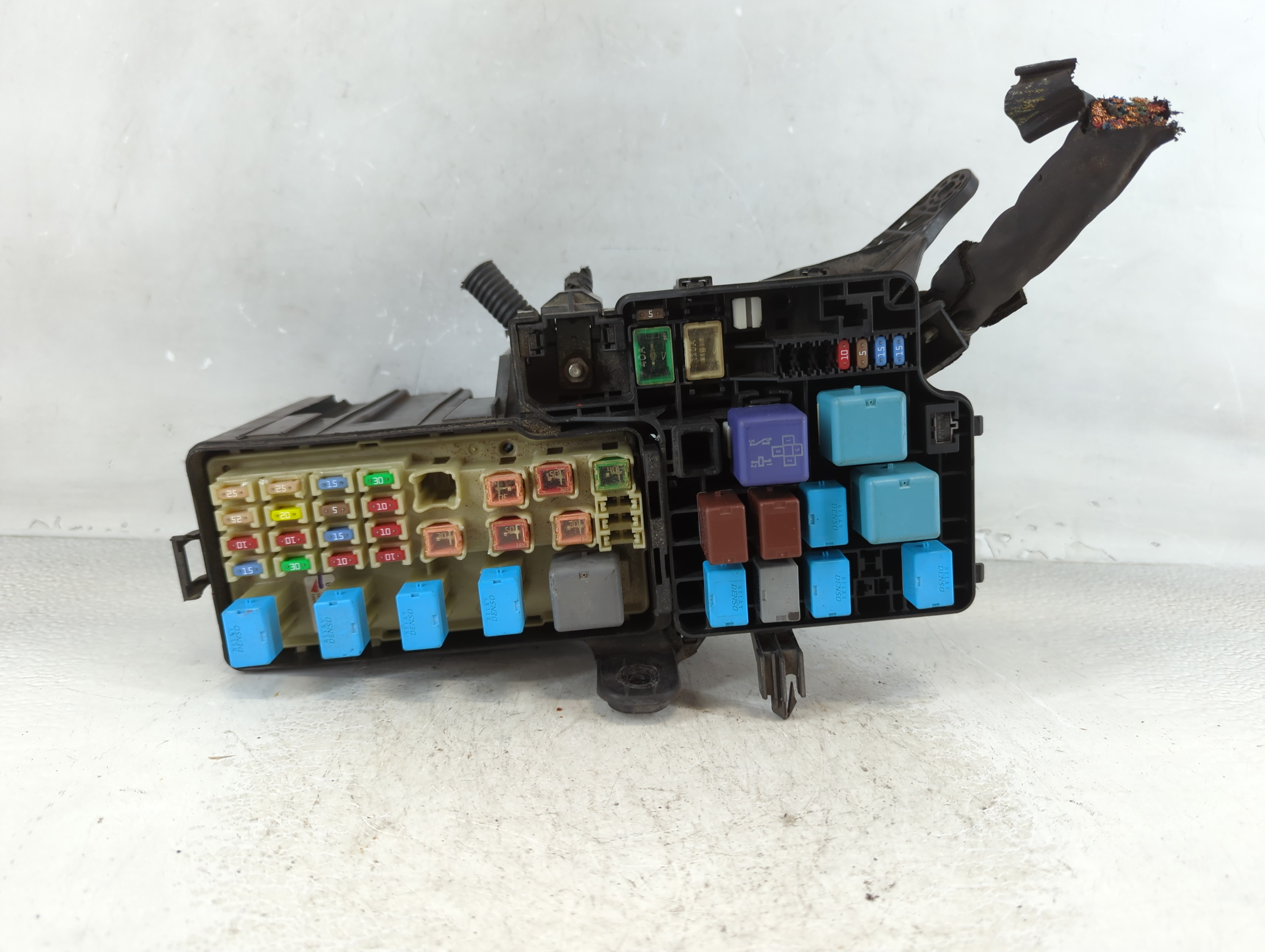 2004-2006 Toyota Solara Fusebox Fuse Box Relay Module 1074905 - Oemusedautoparts1.com