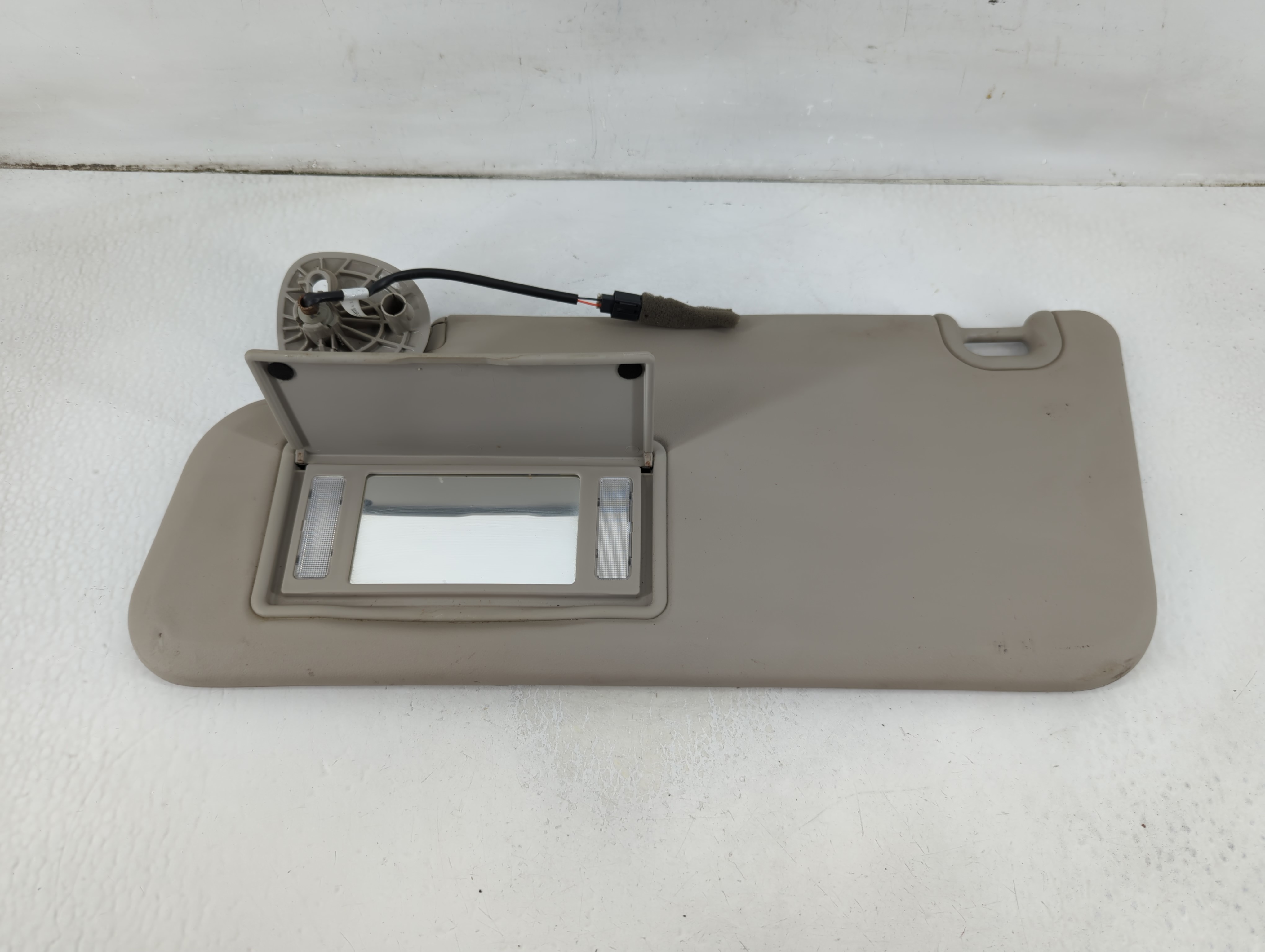 Dodge Ram 1500 Driver Sun Visor Mirror Left Sunvisor Grey 1075084 - Oemusedautoparts1.com