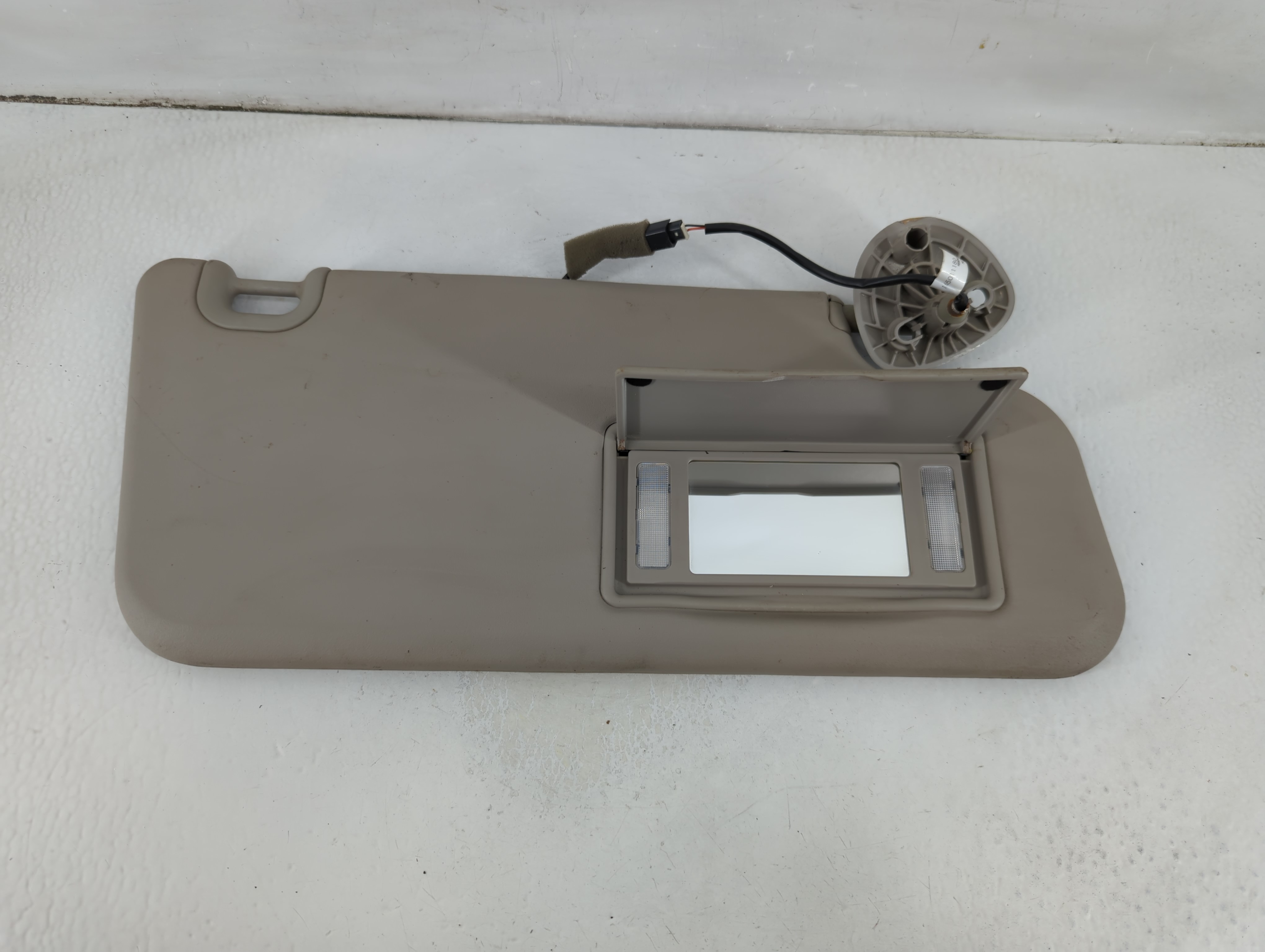 Dodge Ram 1500 Passenger Sun Visor Mirror Right Sunvisor 1075085 - Oemusedautoparts1.com