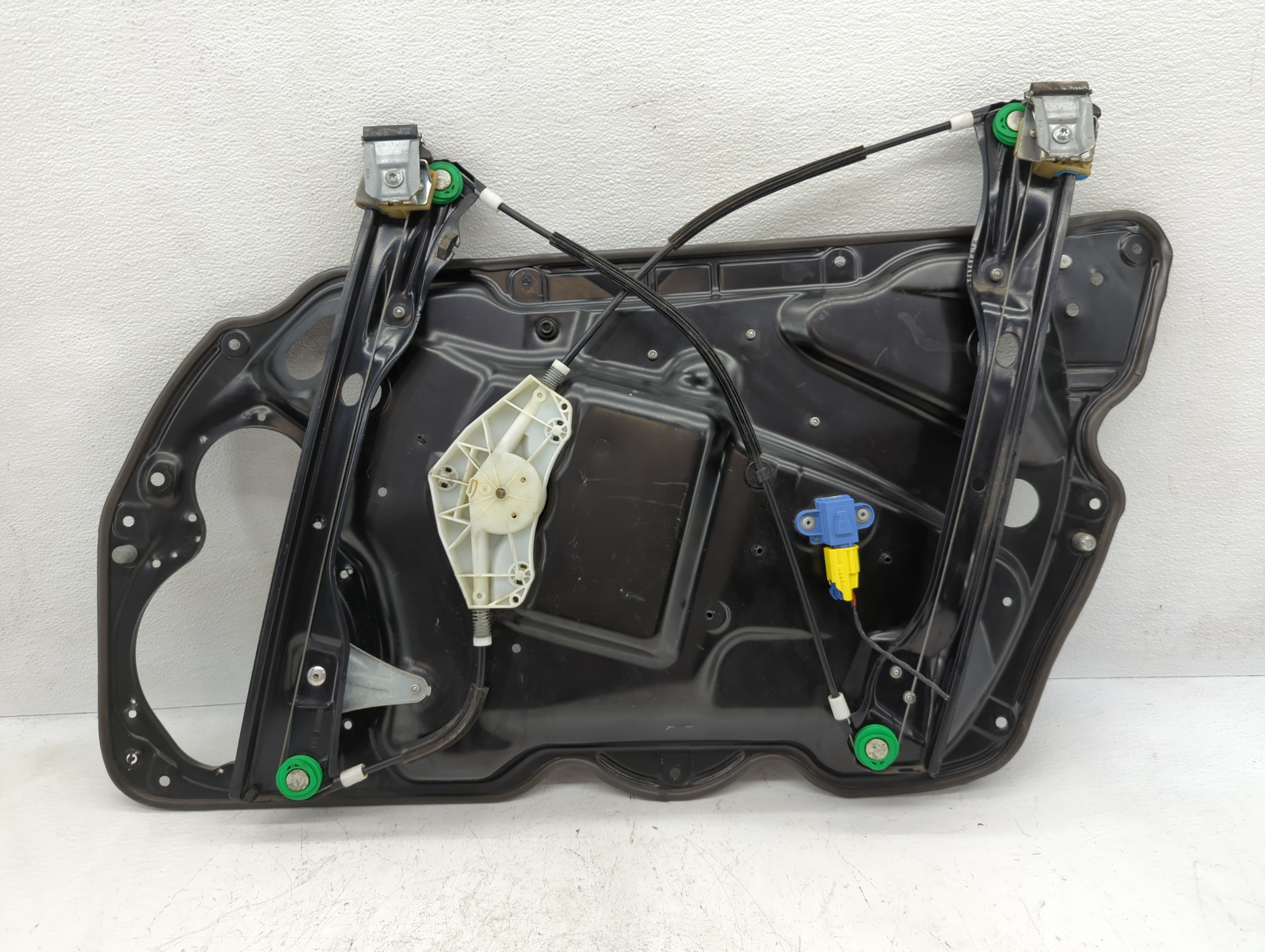 2006-2008 Volkswagen Passat Driver Left Front Window Regulator 1075204 - Oemusedautoparts1.com
