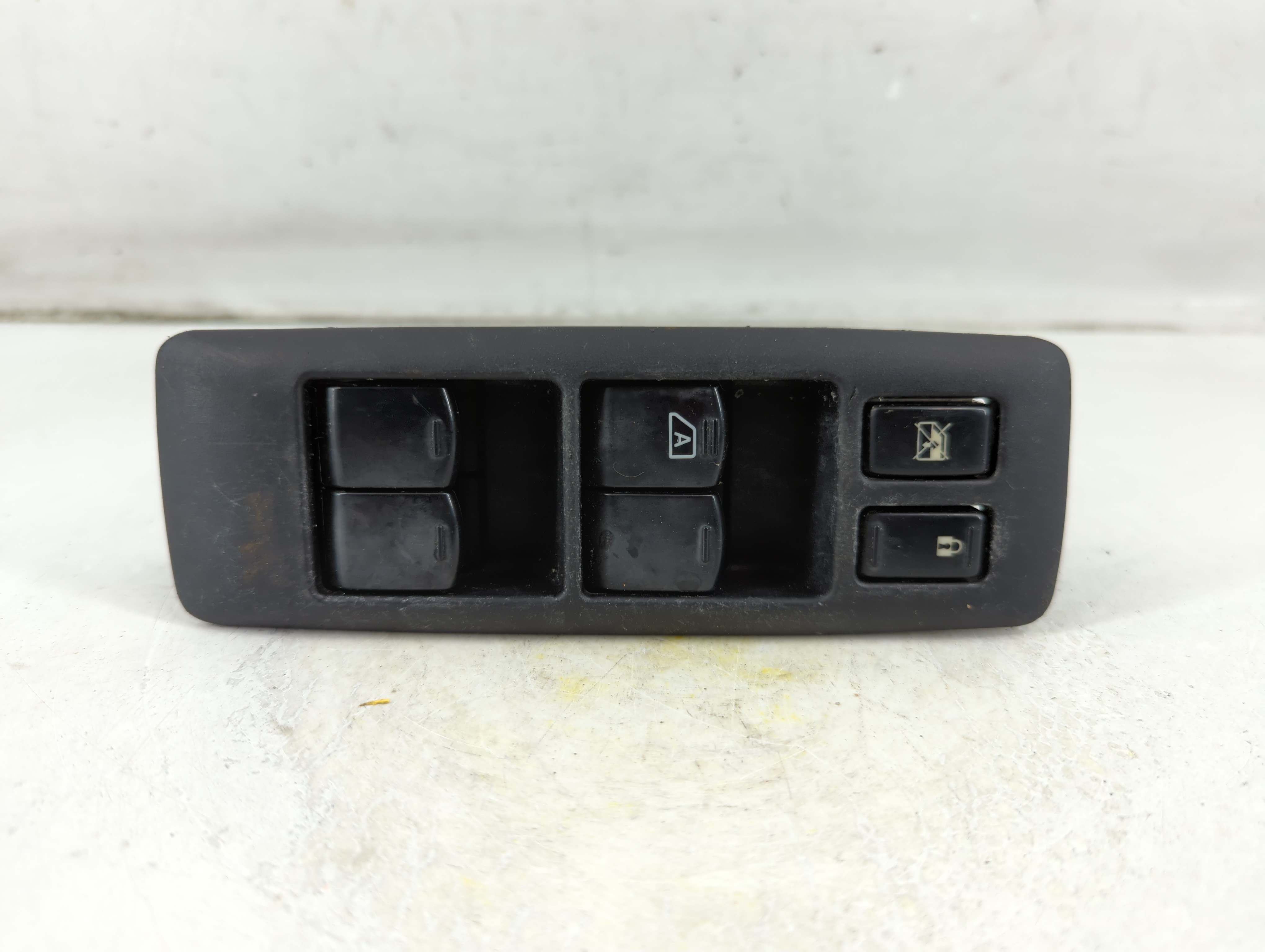 Picture of 2014-2020 Nissan Rogue Driver Left Door Master Power Window Switch 1075226