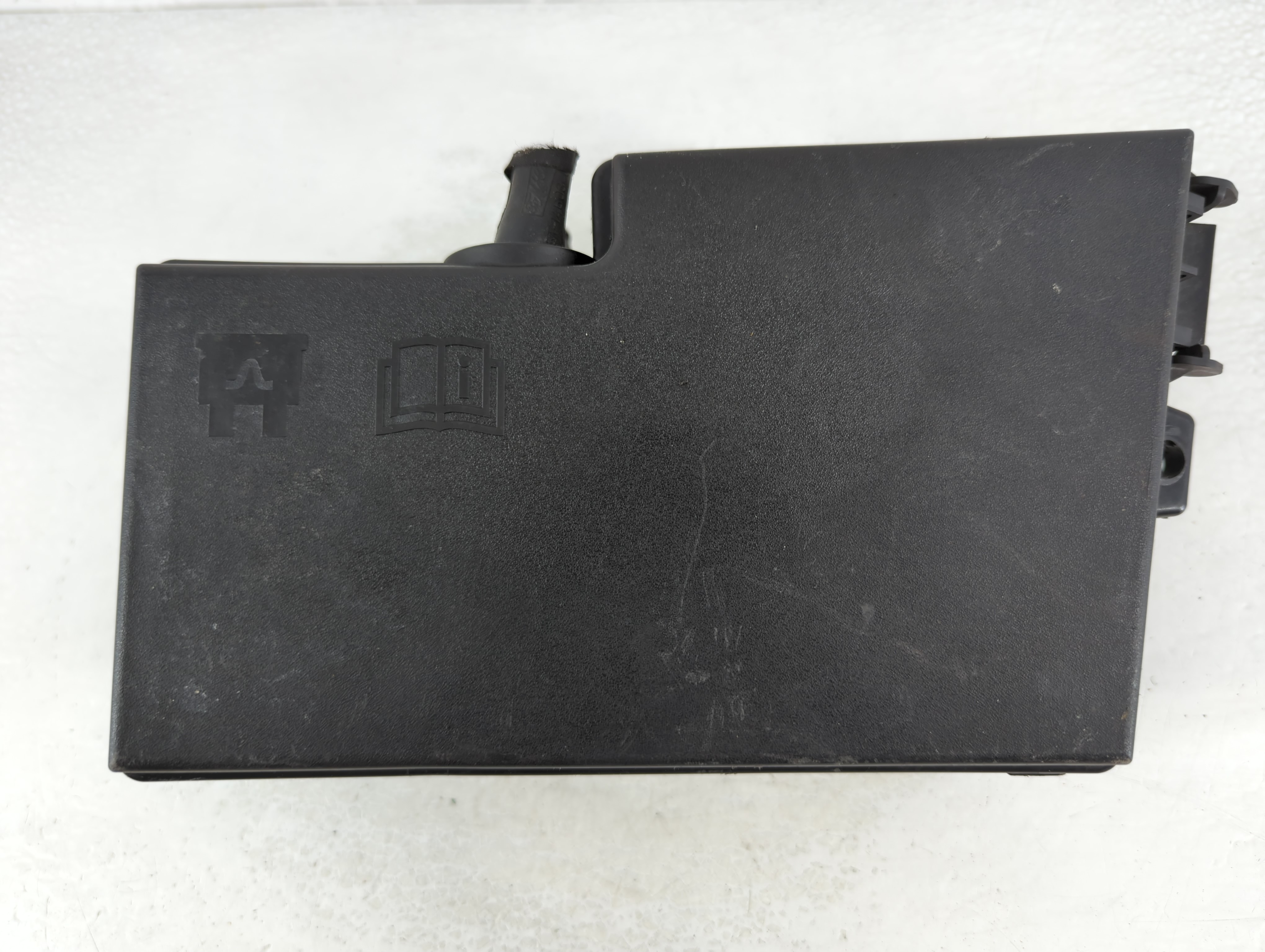 2016-2016 Ford Focus Fusebox Fuse Box Relay Module Av6t-14a067-ad 1075269 - Oemusedautoparts1.com