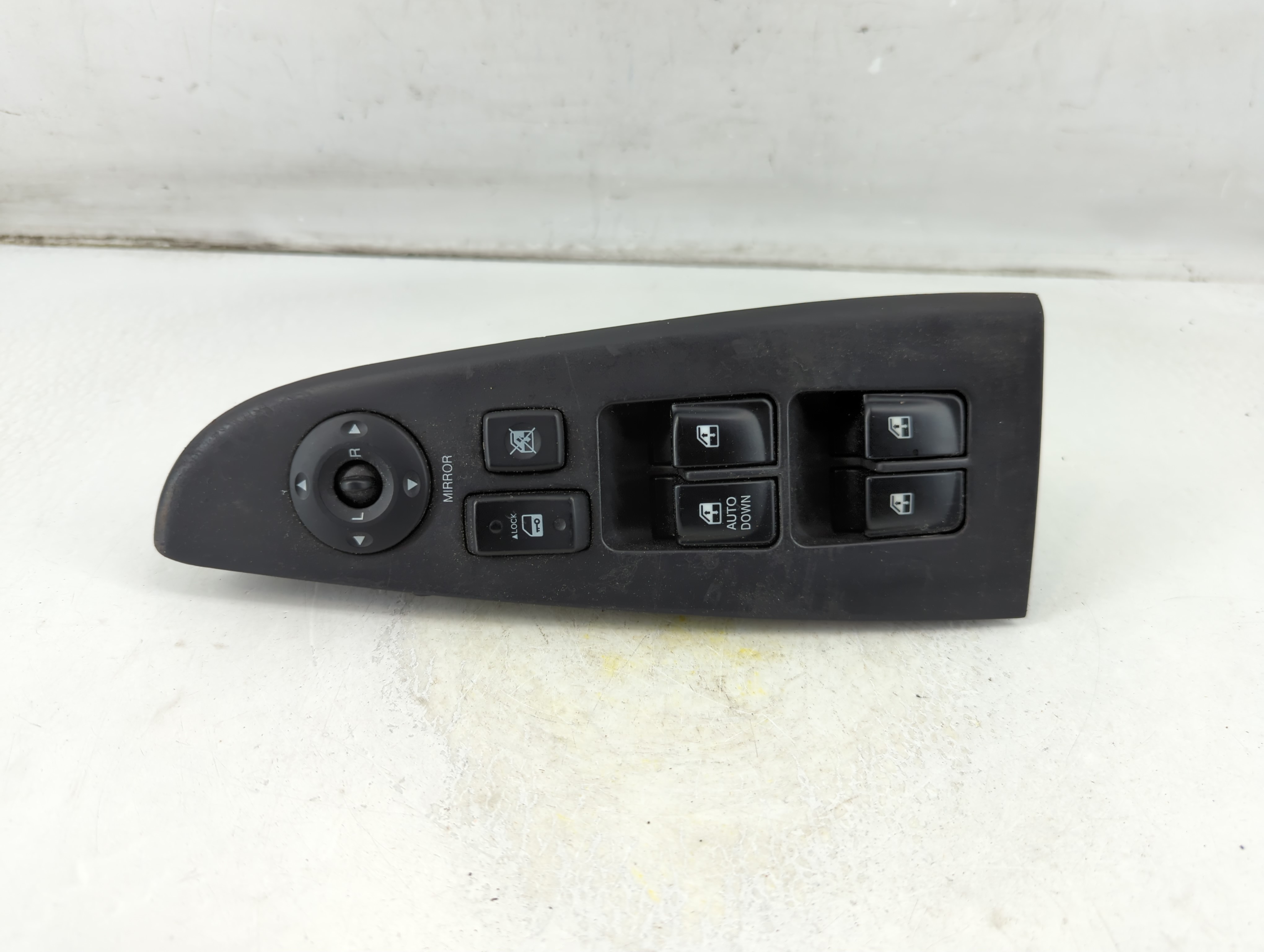 Picture of 2007-2010 Hyundai Elantra Driver Left Door Master Power Window Switch 1075316
