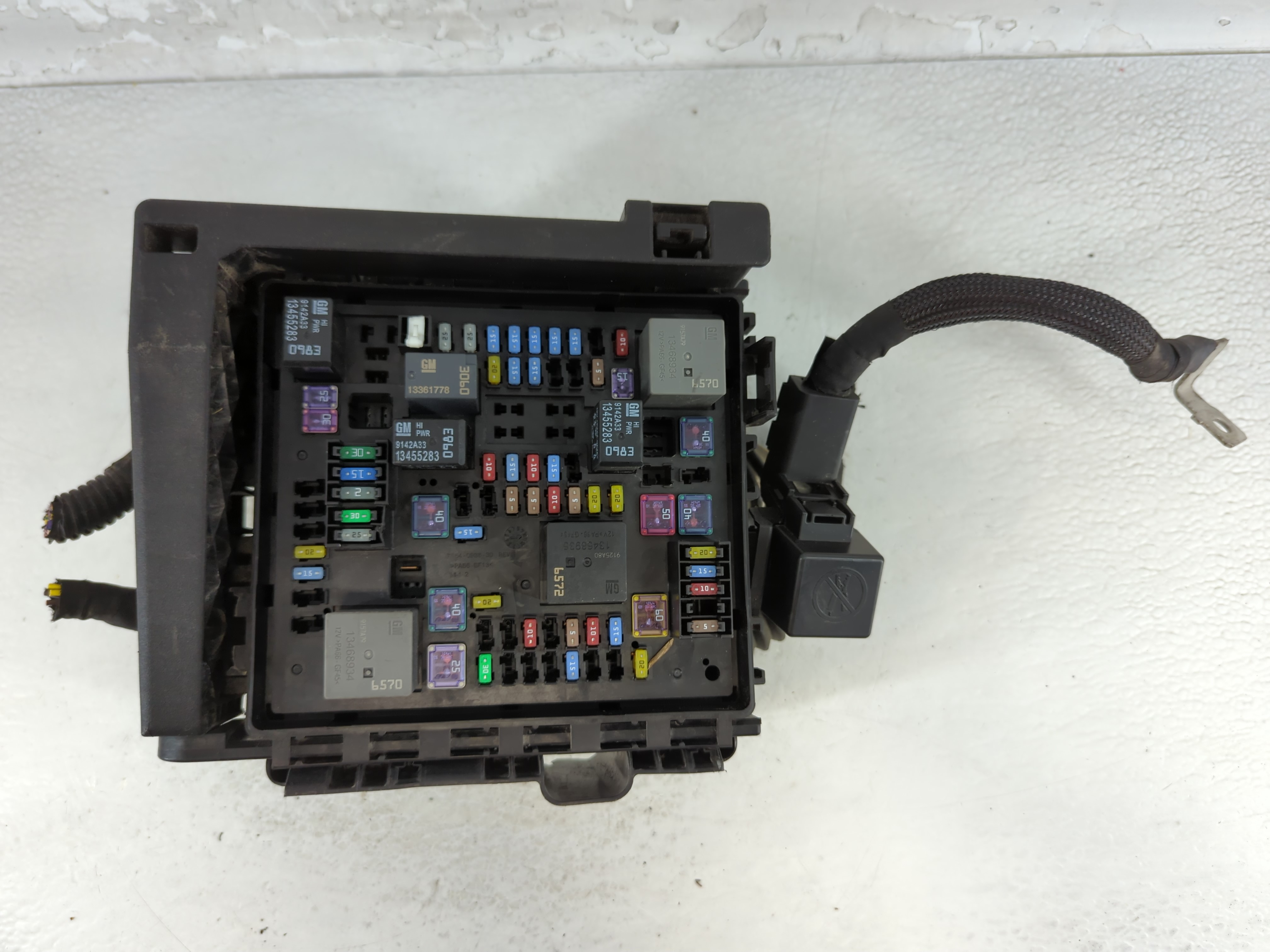 Picture of 2020-2022 Gmc Acadia Fusebox Fuse Box Relay Module 7154-0936-30 1075361
