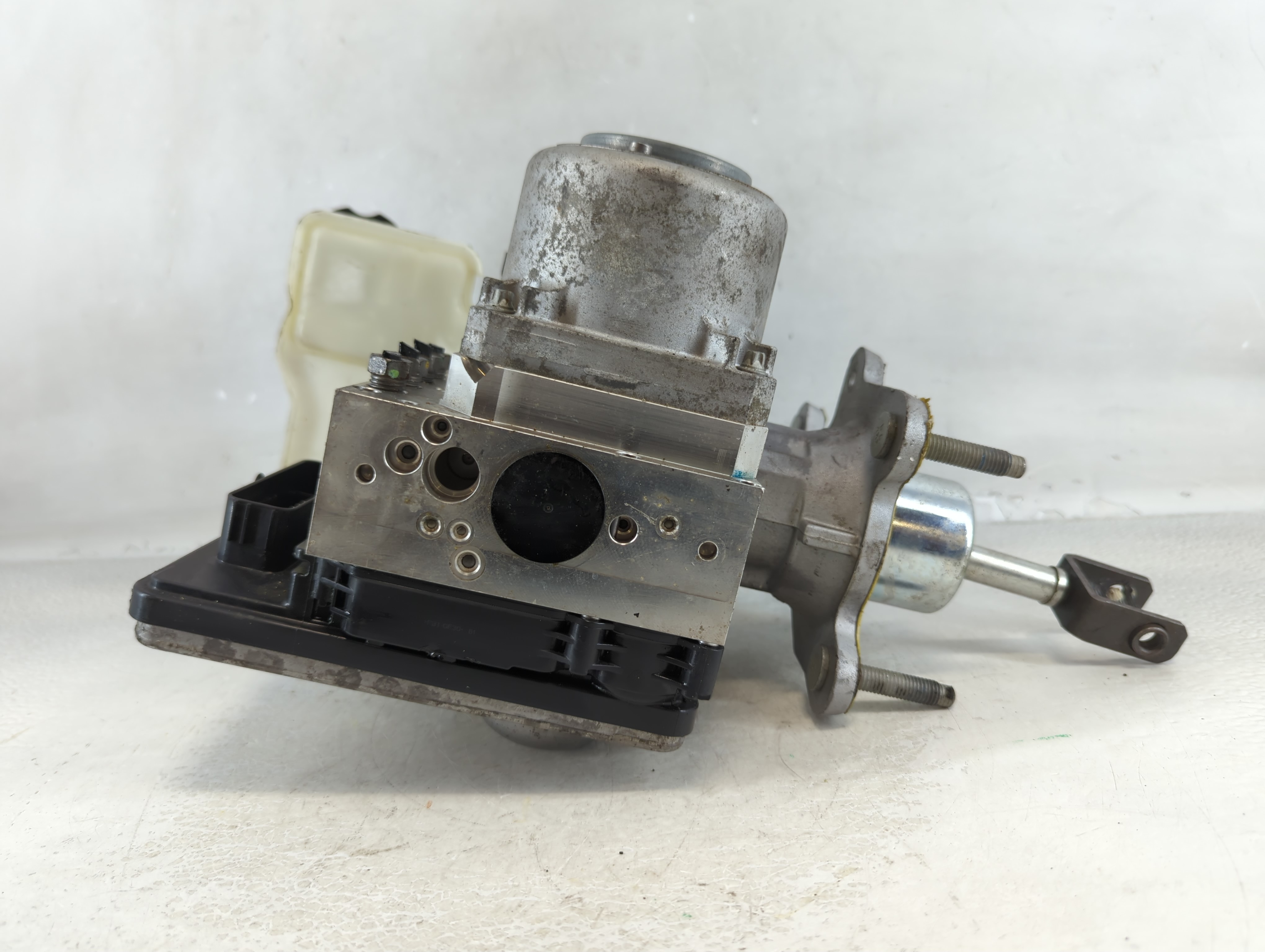 2014-2019 Chevrolet Silverado 1500 Power Brake Booster Oem 1075364 - Oemusedautoparts1.com