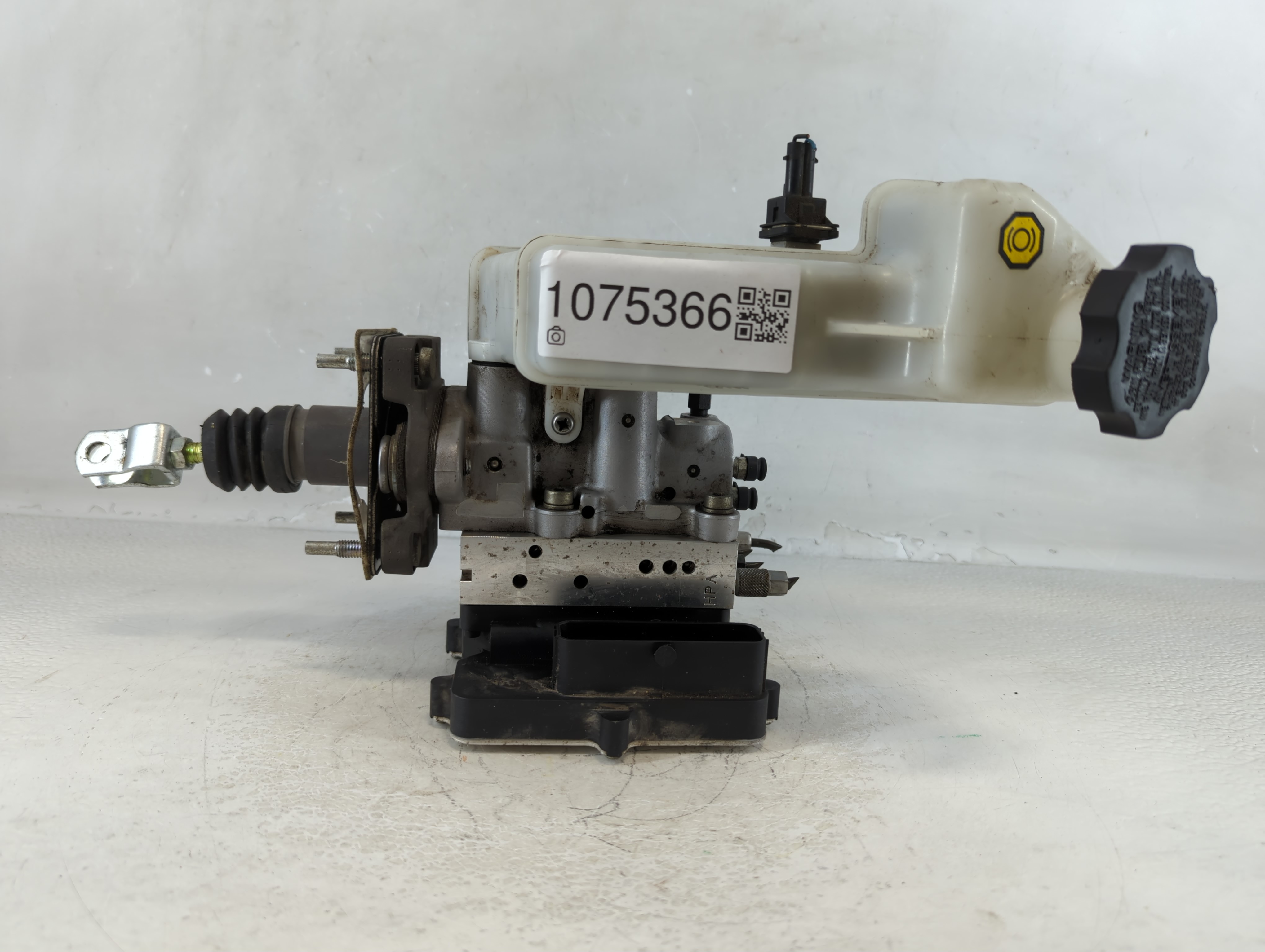 2011-2015 Kia Optima Brake Master Cylinder 1075366 - Oemusedautoparts1.com