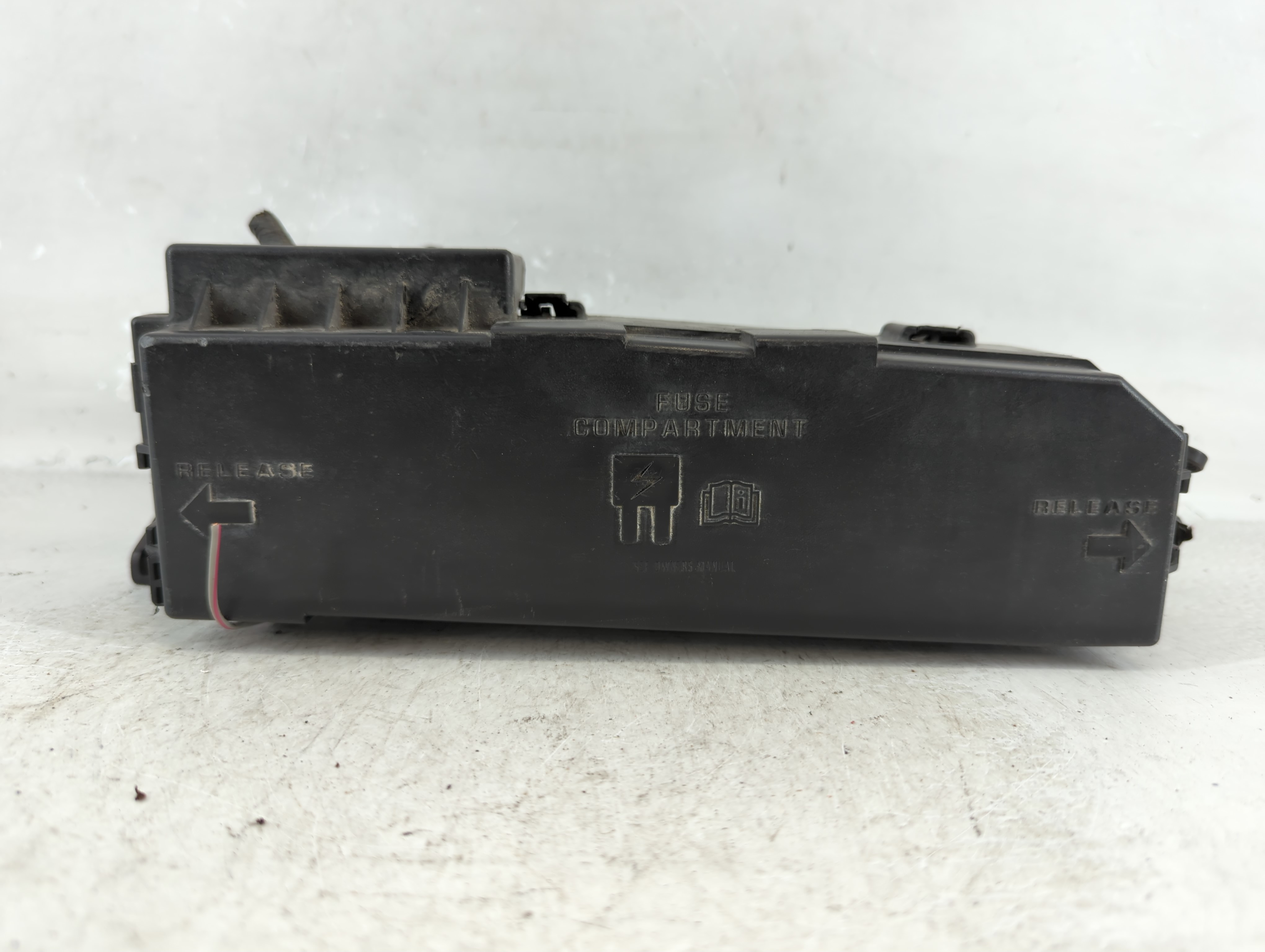 2011-2012 Ford Escape Fusebox Fuse Box Relay Module 8l8t-14a003-ae 1075388 - Oemusedautoparts1.com