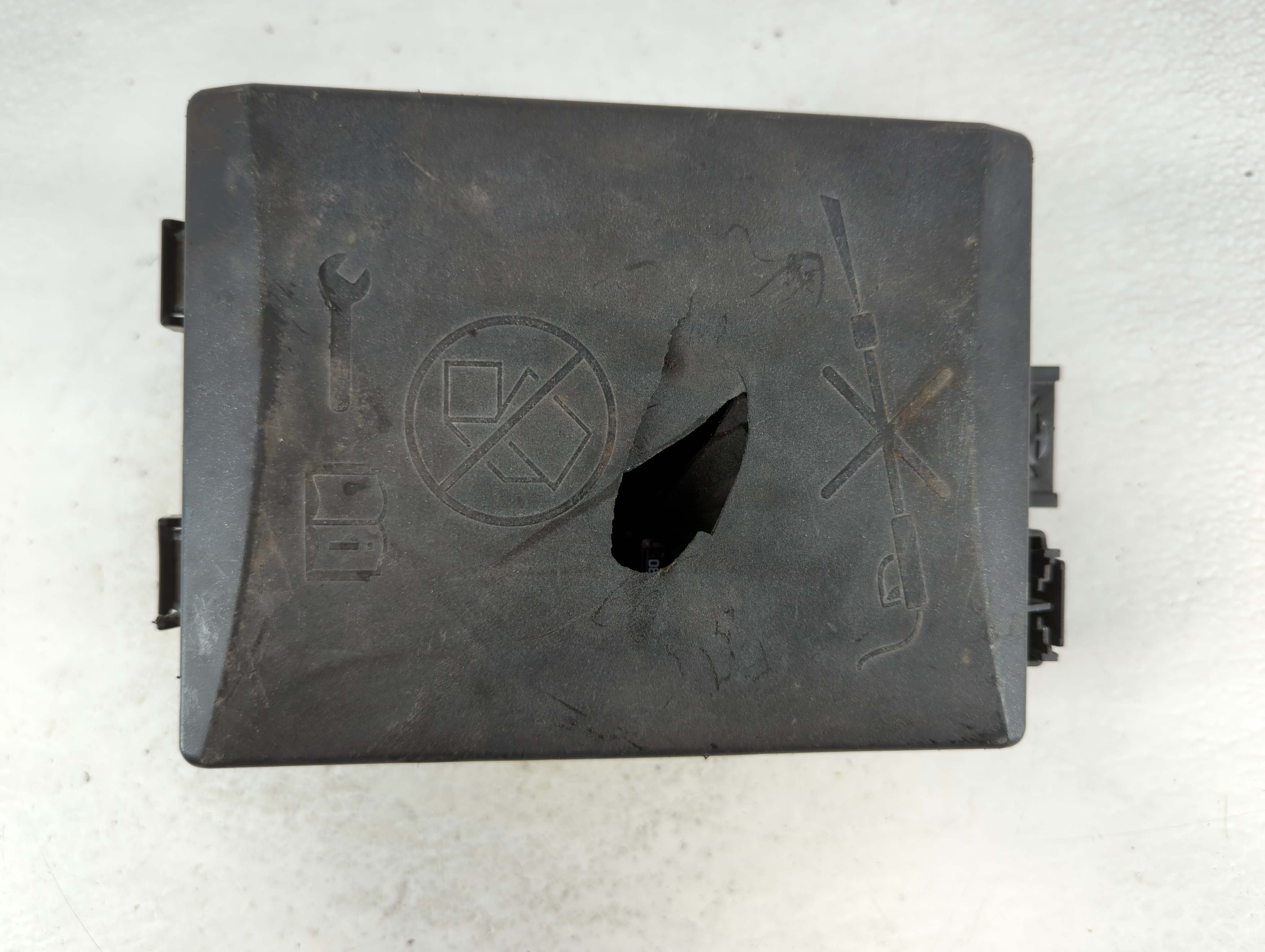2012-2016 Chevrolet Sonic Fusebox Fuse Box Relay Module 95383532 1075460 - Oemusedautoparts1.com