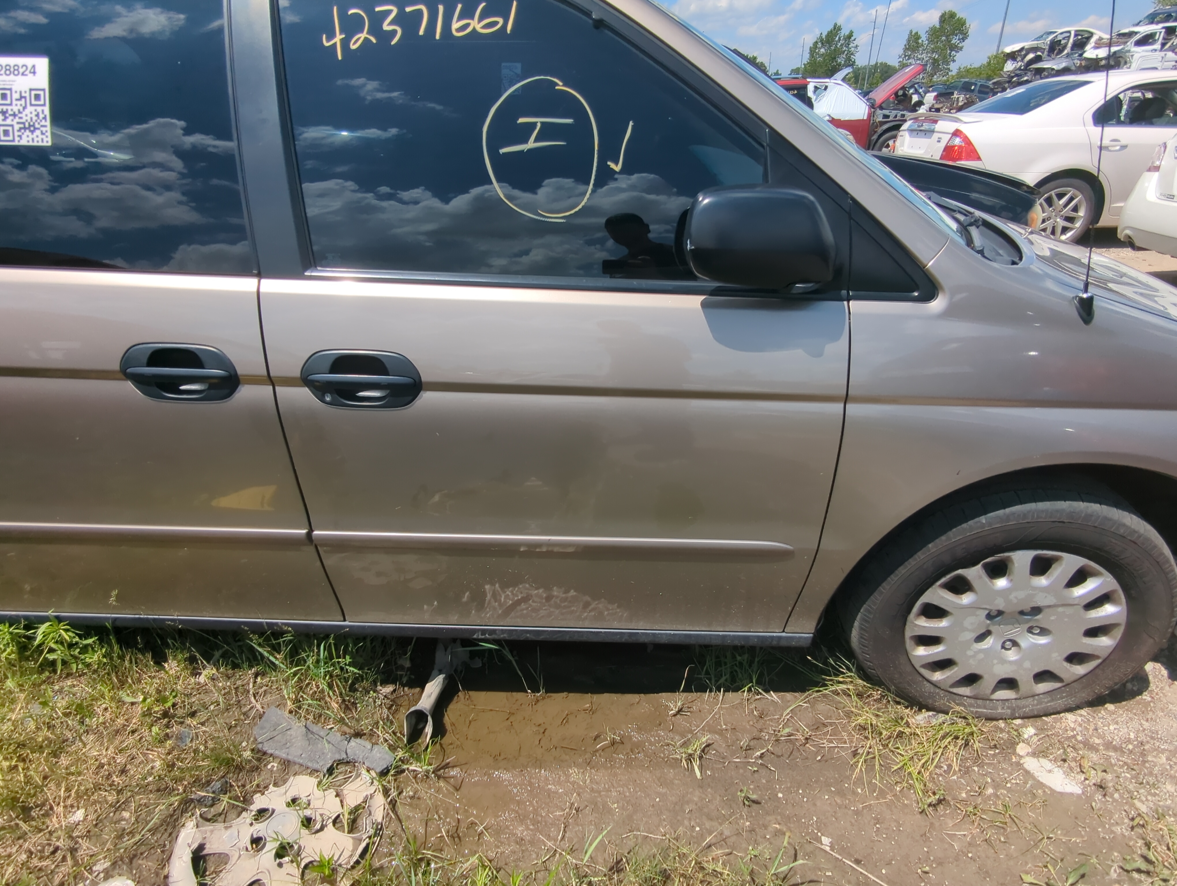 Picture of 1999-2004 Honda Odyssey Passenger Front Door Oem 1076217