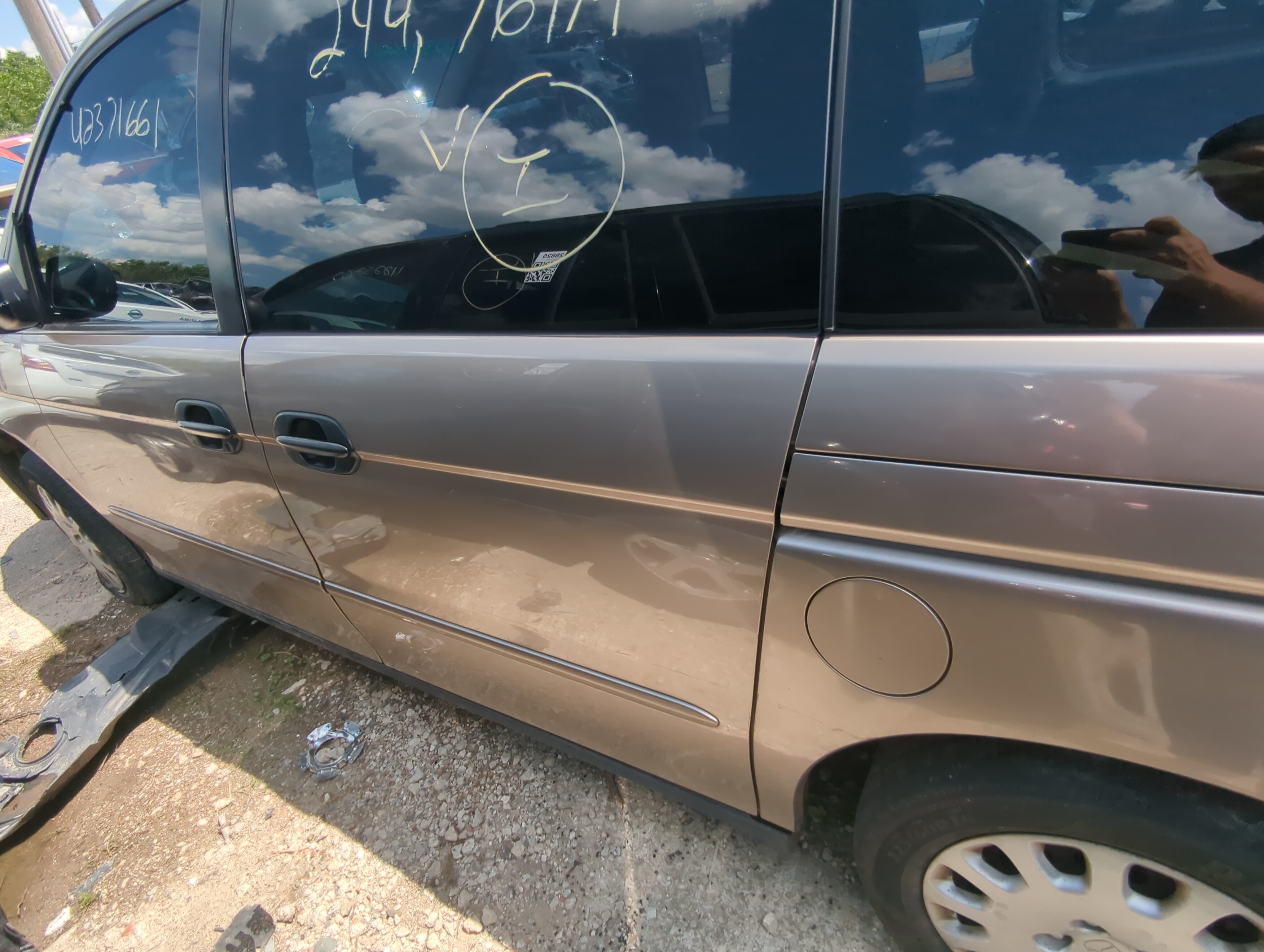 Picture of 2002-2004 Honda Odyssey Driver Rear Door Oem 1076296