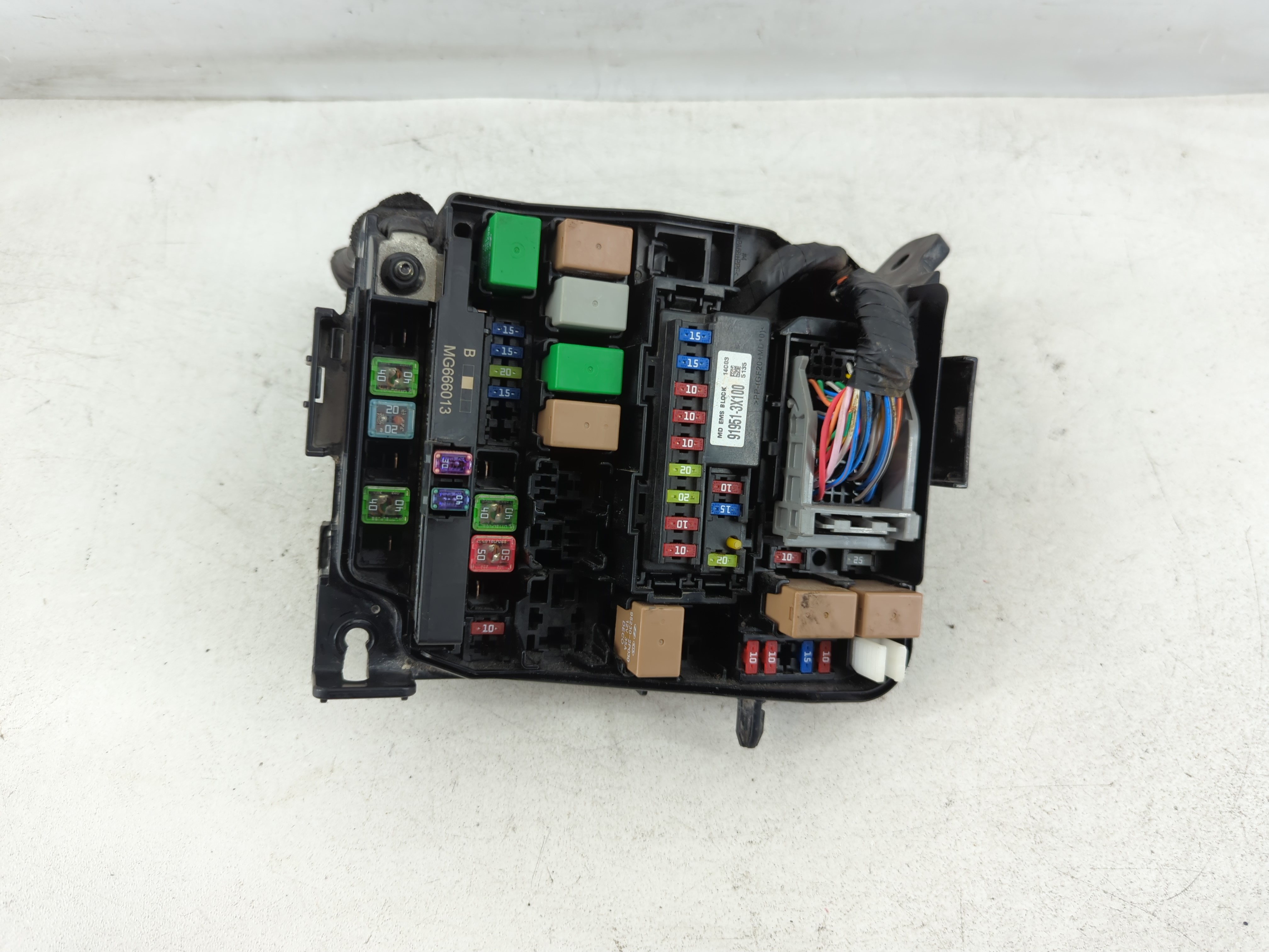 2014-2016 Hyundai Elantra Fusebox Fuse Box Relay Module 91950-3x510 1076623 - Oemusedautoparts1.com