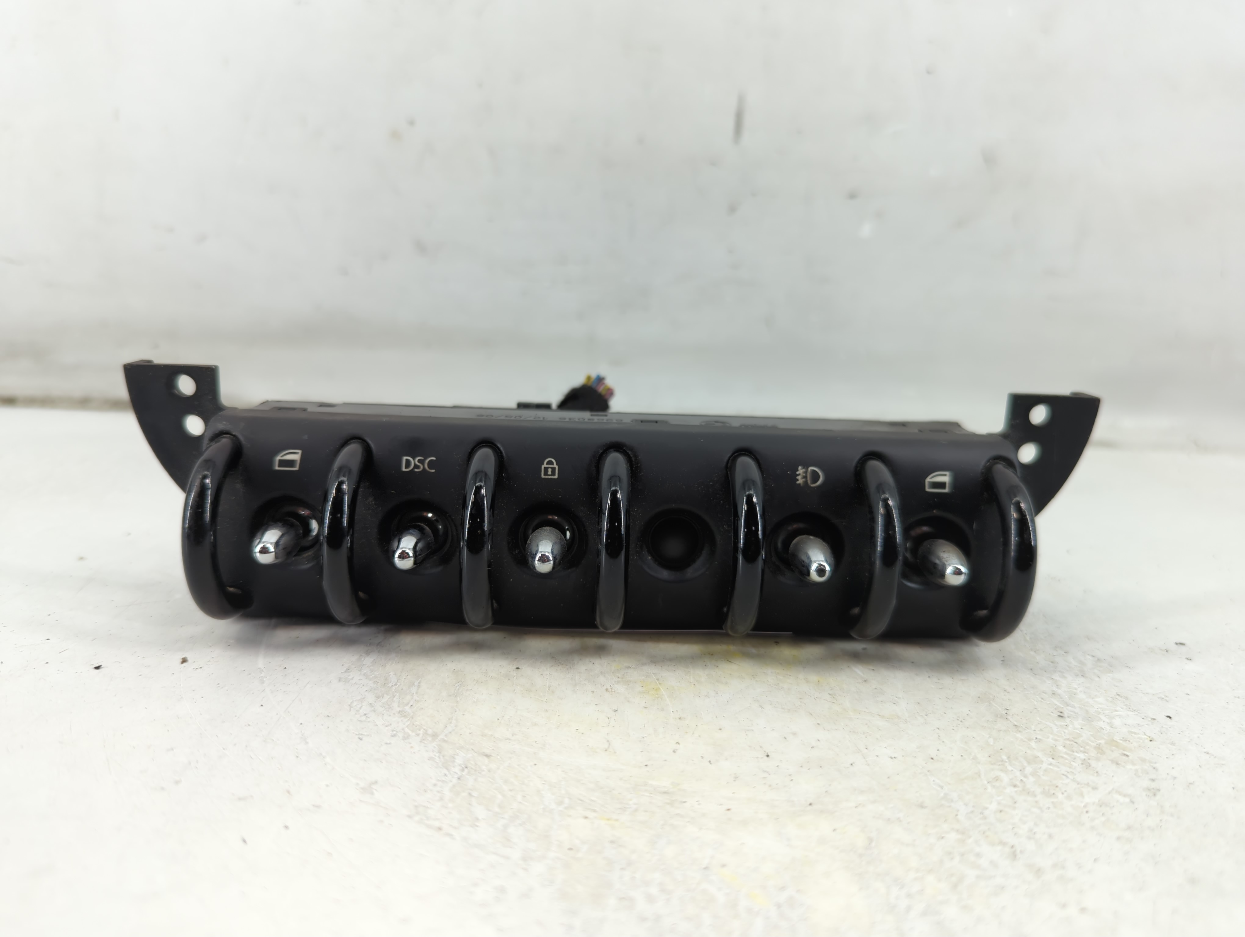 Picture of 2006 Mini Cooper Driver Left Door Master Power Window Switch 6917935 1076628