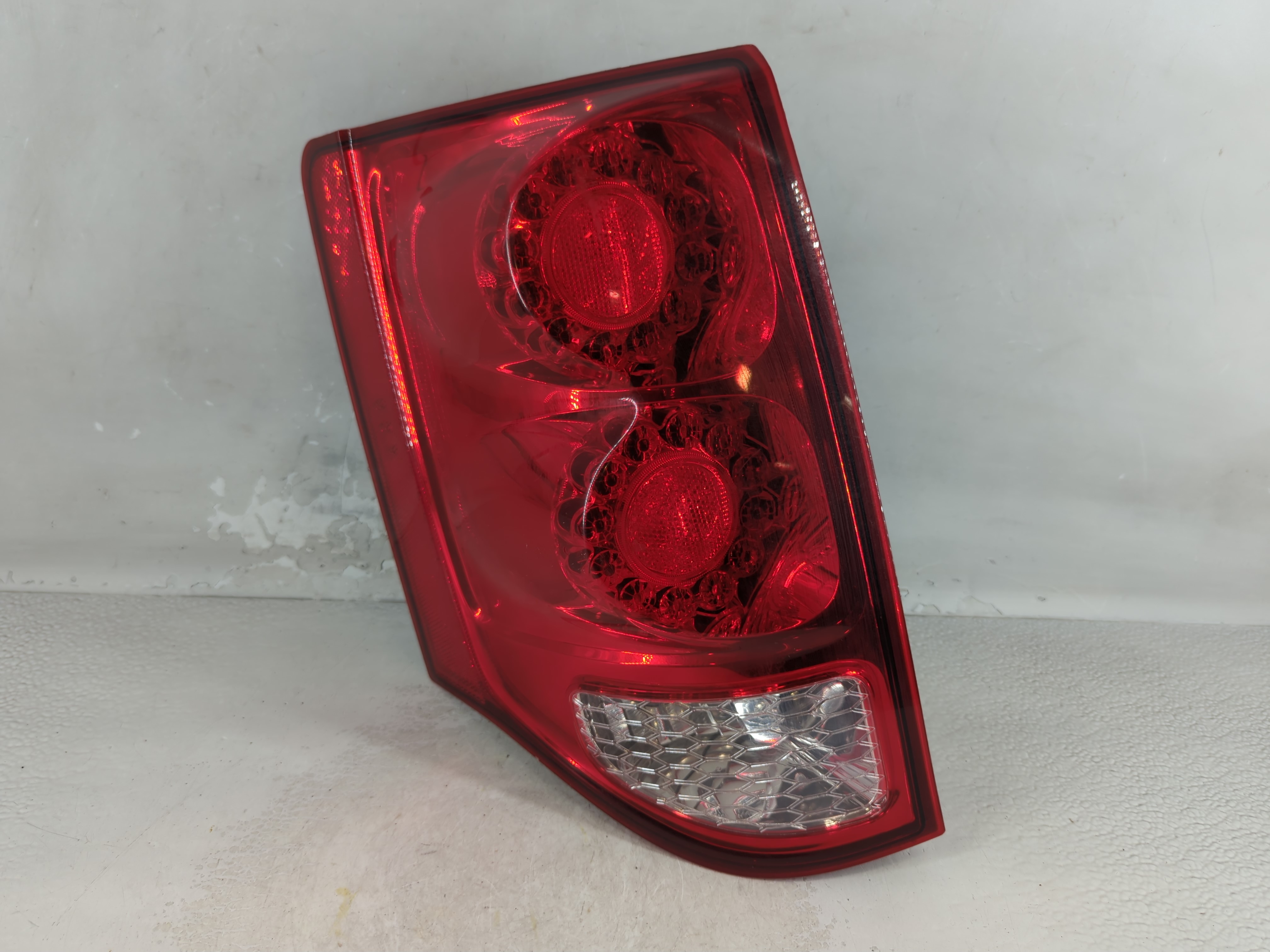 Picture of Dodge Caravan Driver Left Side Tail Light Taillight Oem 1076642