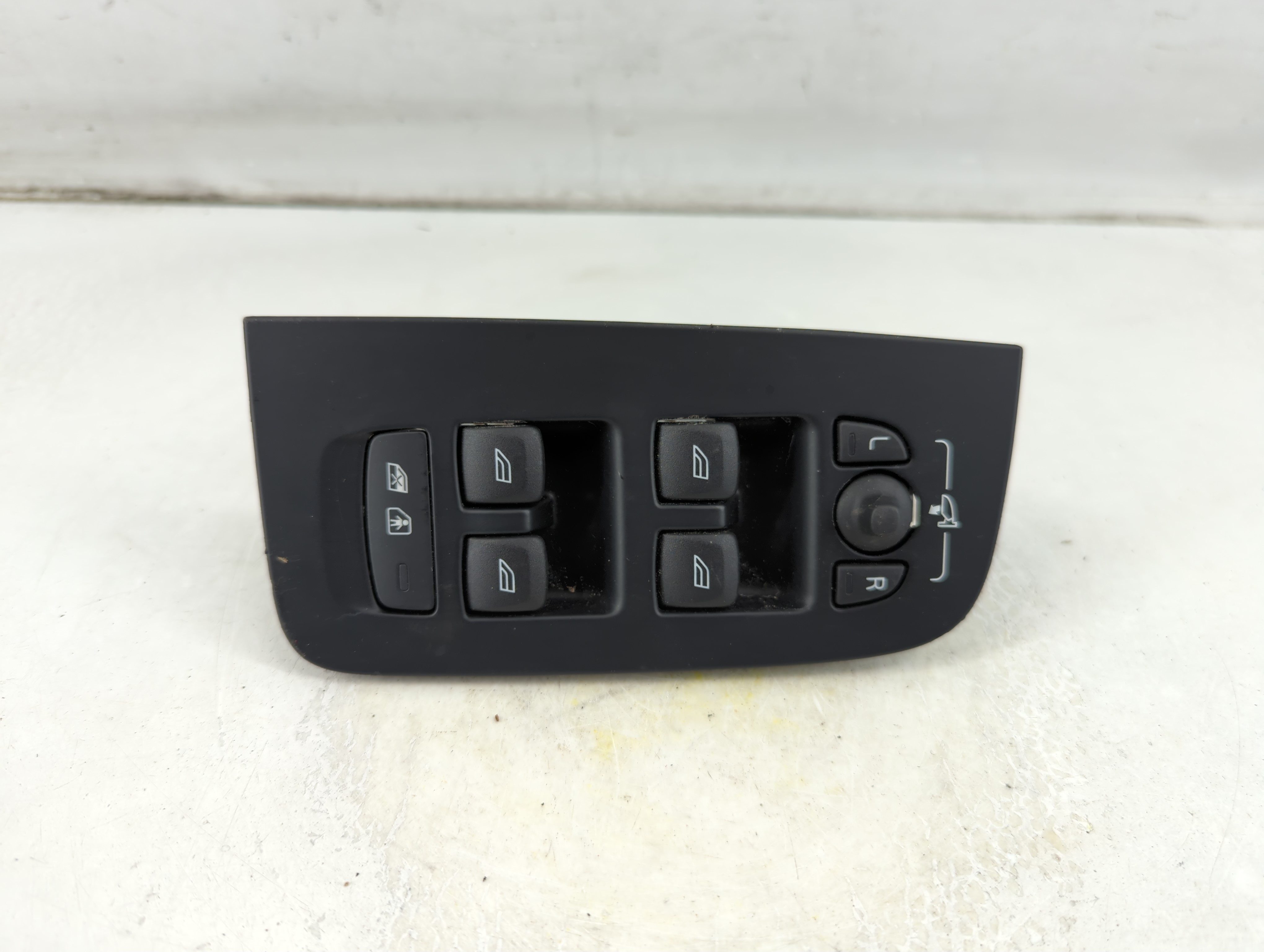Picture of 2018-2021 Volvo Xc60 Driver Left Door Master Power Window Switch 1076699