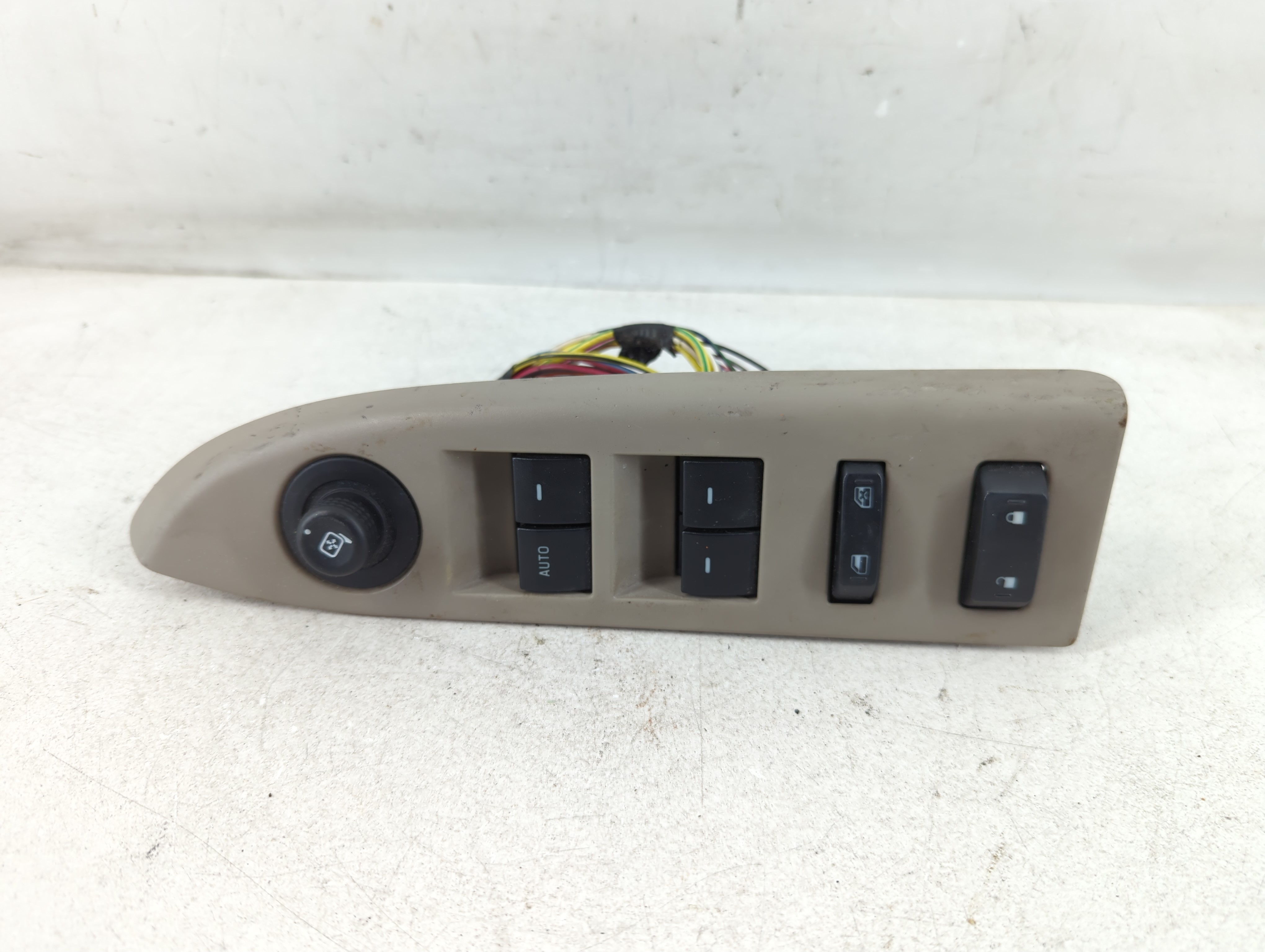 2009-2011 Lincoln Town Car Driver Left Door Master Power Window Switch 1076734 - Oemusedautoparts1.com