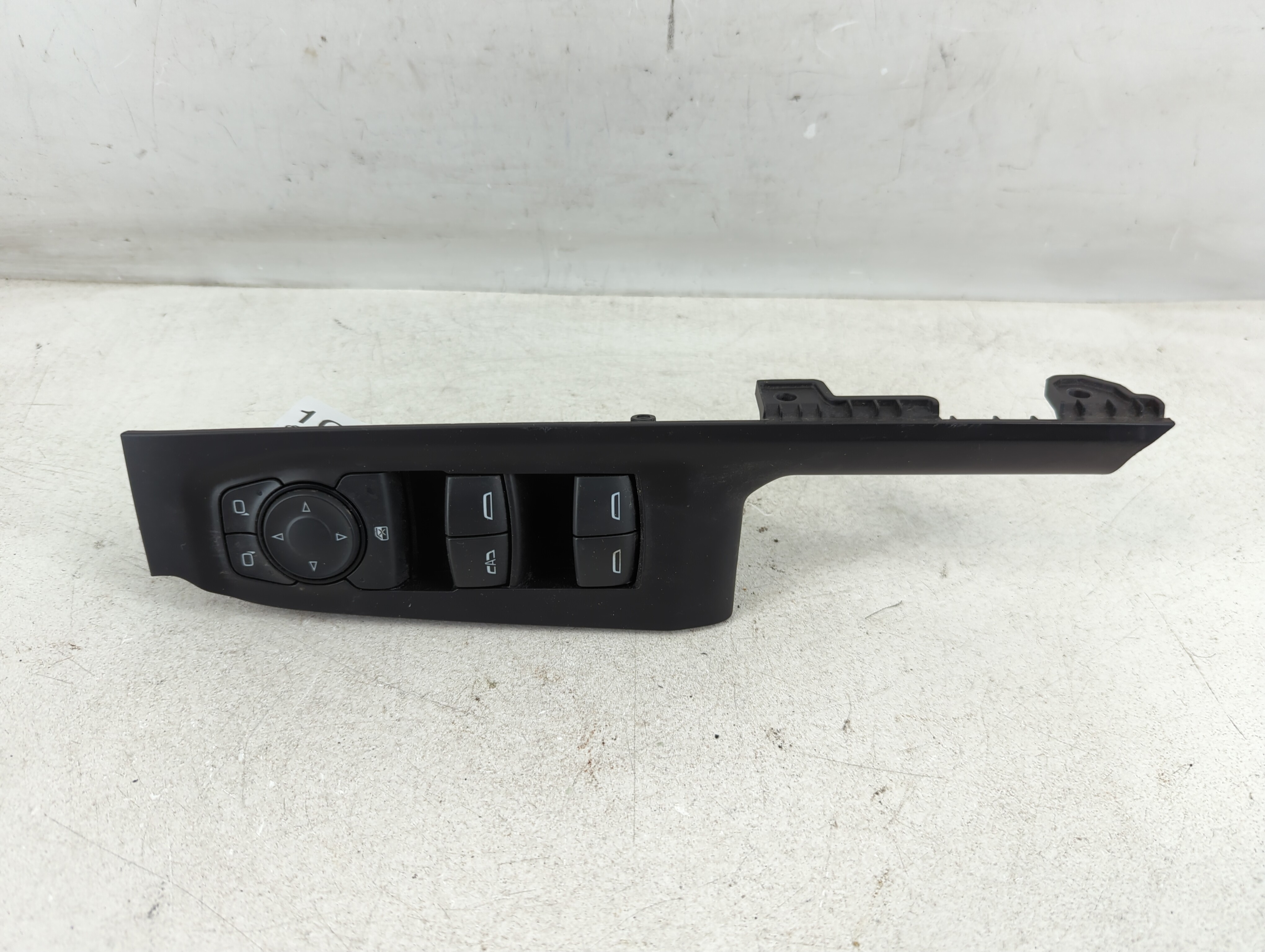 2019 Chevrolet Silverado 1500 Driver Left Door Master Power Window Switch 1076745 - Oemusedautoparts1.com