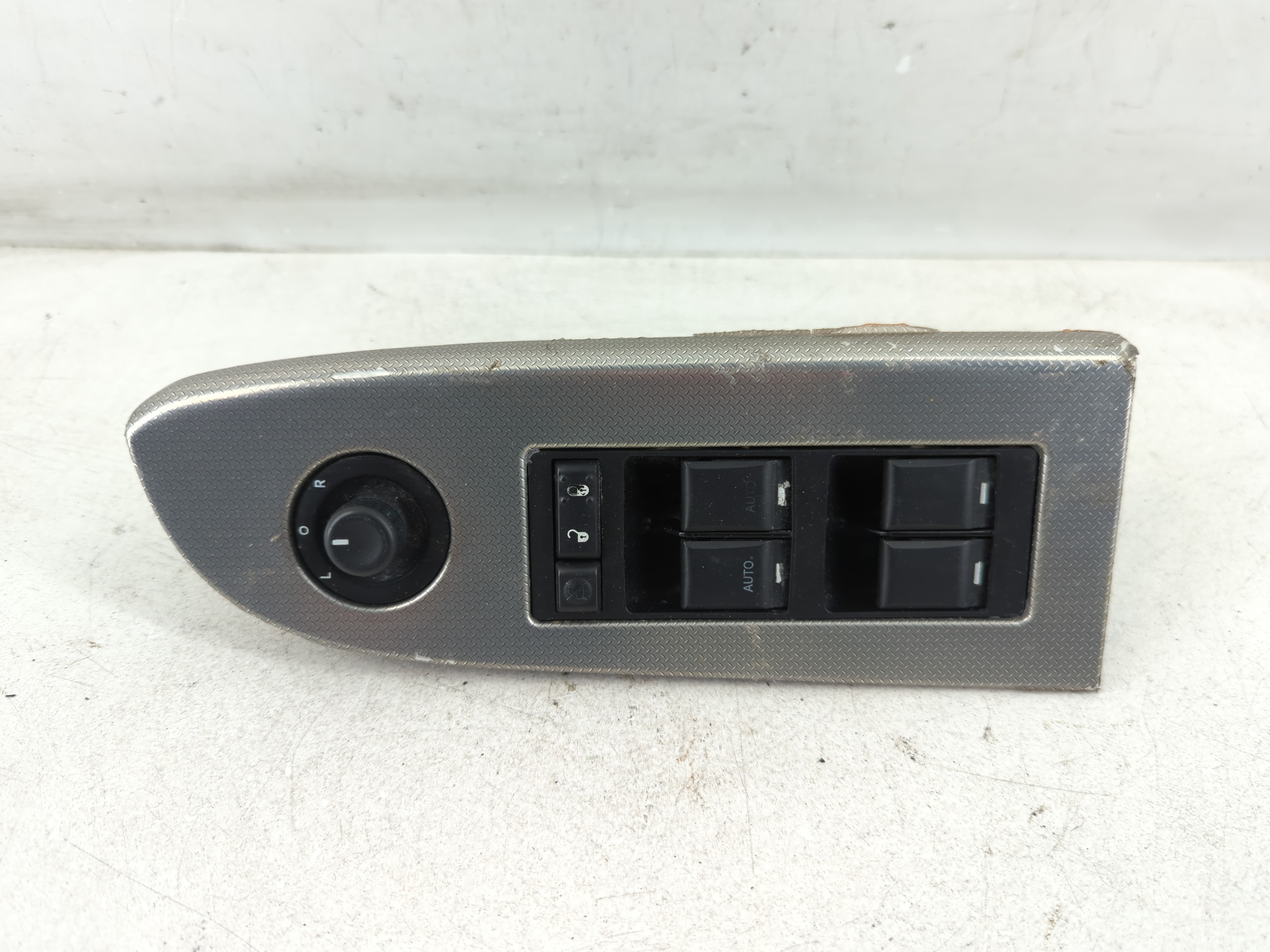 2006 Jeep Grand Cherokee Driver Left Door Master Power Window Switch 1076754 - Oemusedautoparts1.com