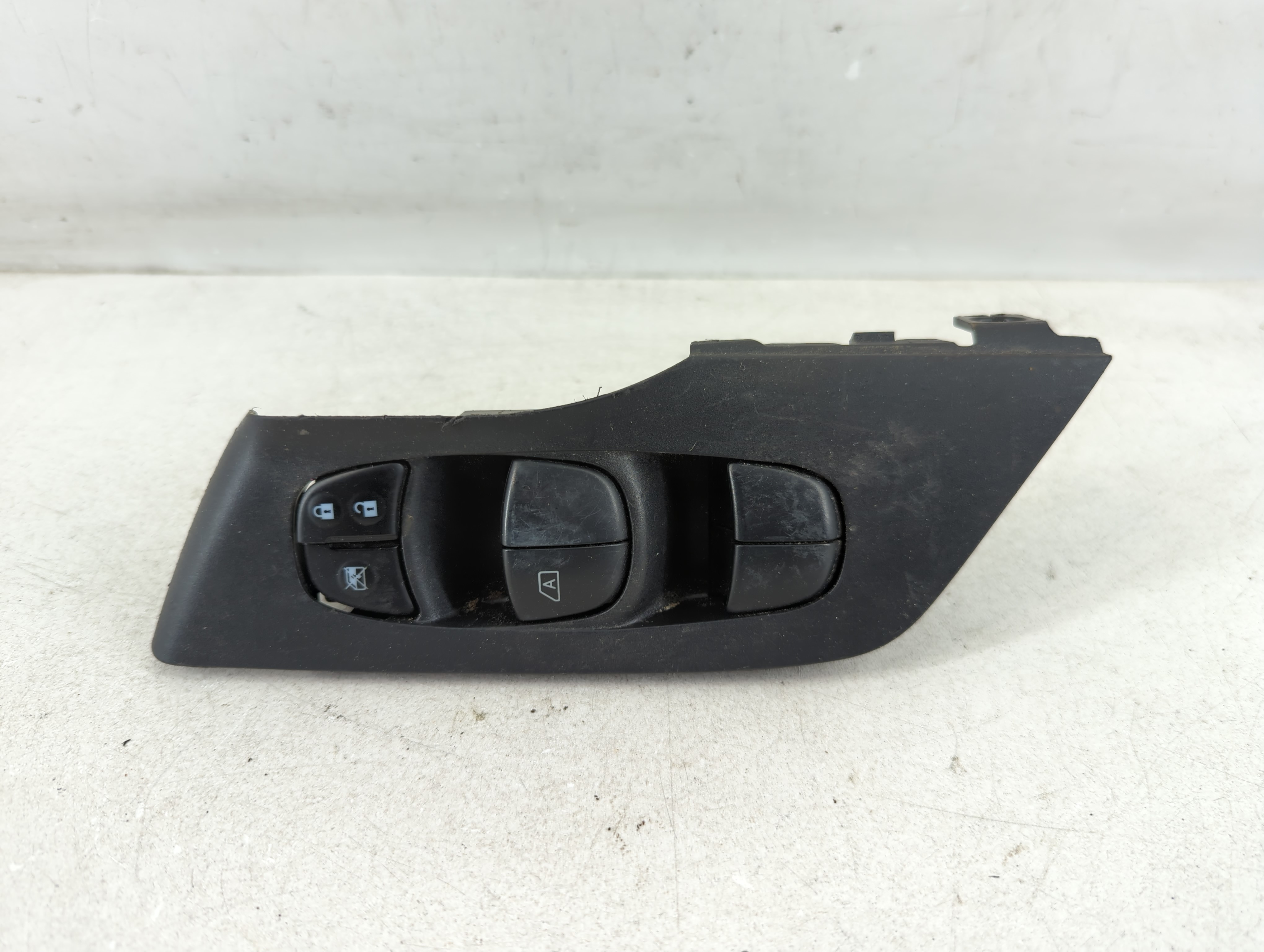 2013-2018 Nissan Altima Driver Left Door Master Power Window Switch 1076813 - Oemusedautoparts1.com