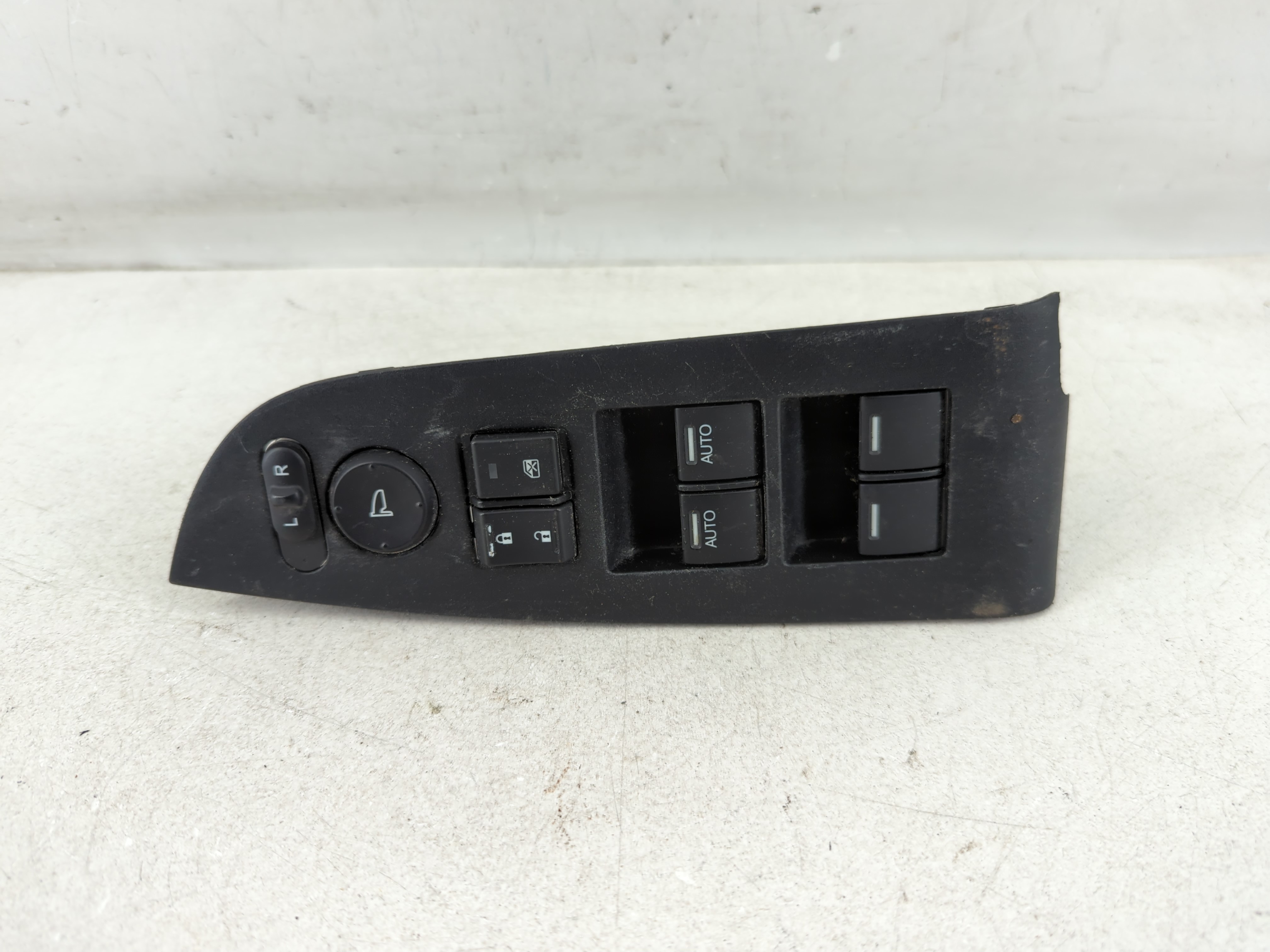 2014-2017 Honda Odyssey Driver Left Door Master Power Window Switch 1076955 - Oemusedautoparts1.com