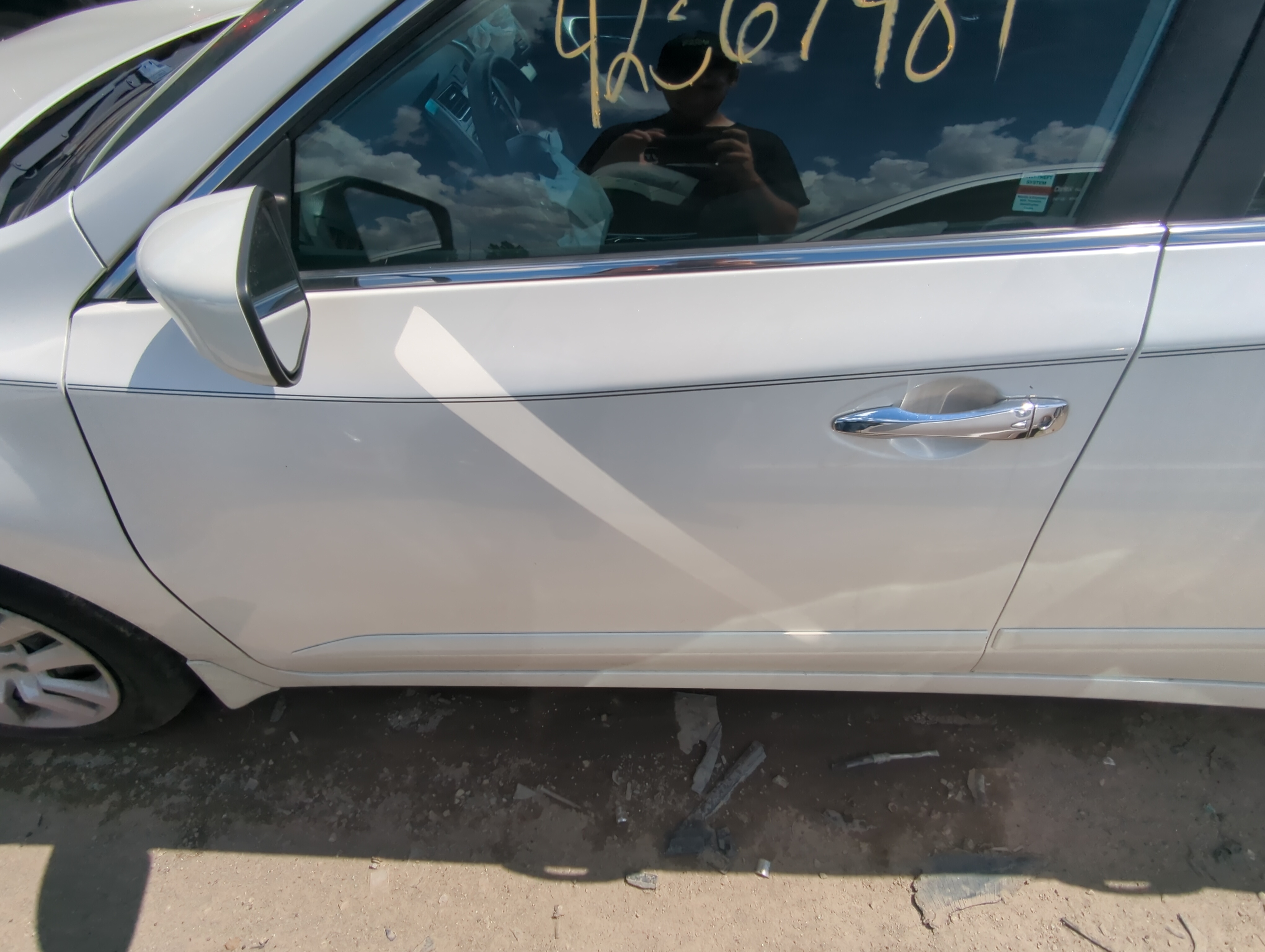 2013-2018 Nissan Altima Driver Front Door Oem 1077123 - Oemusedautoparts1.com