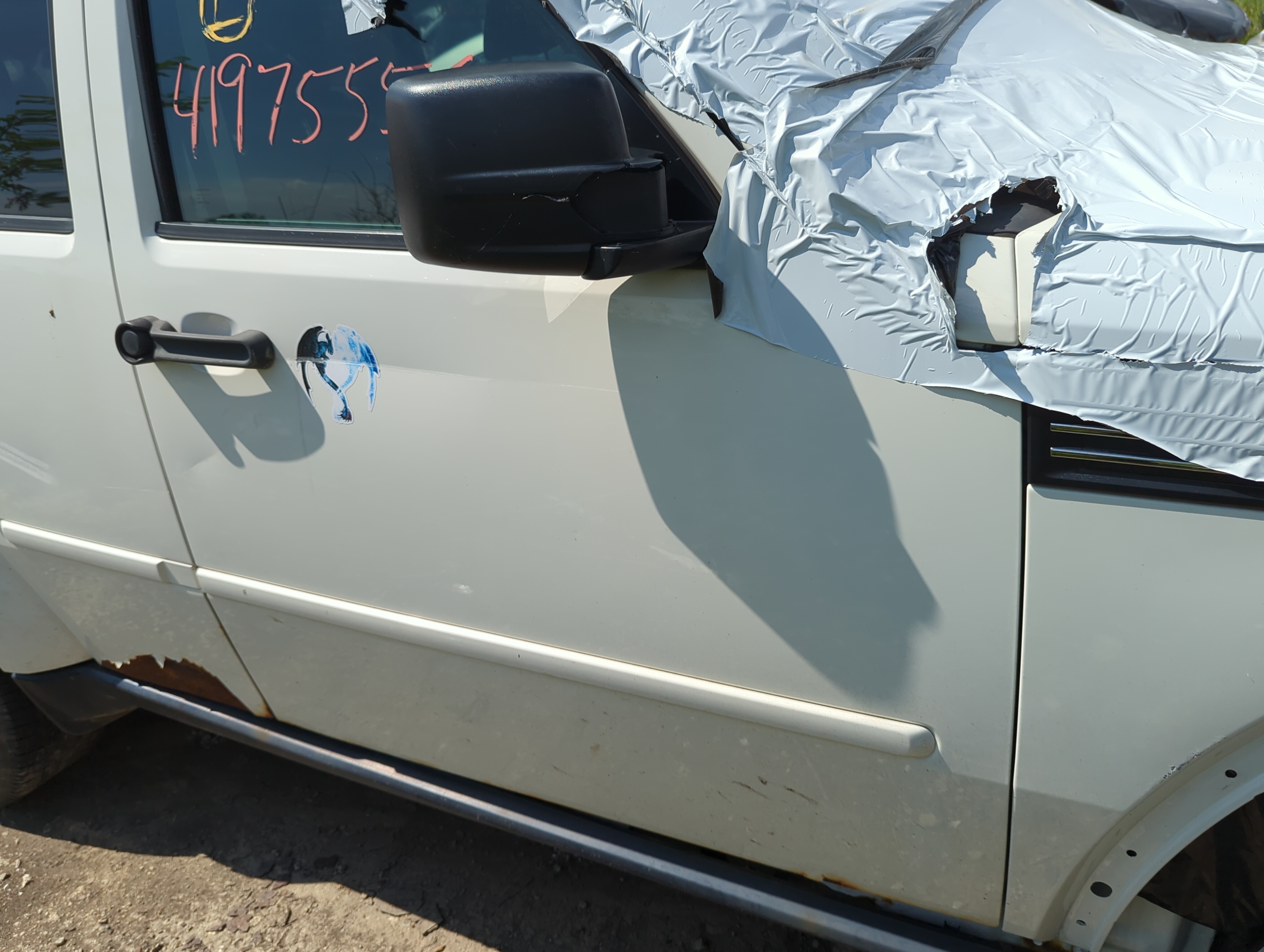 Picture of 2007-2011 Dodge Nitro Passenger Front Door Oem 1077369