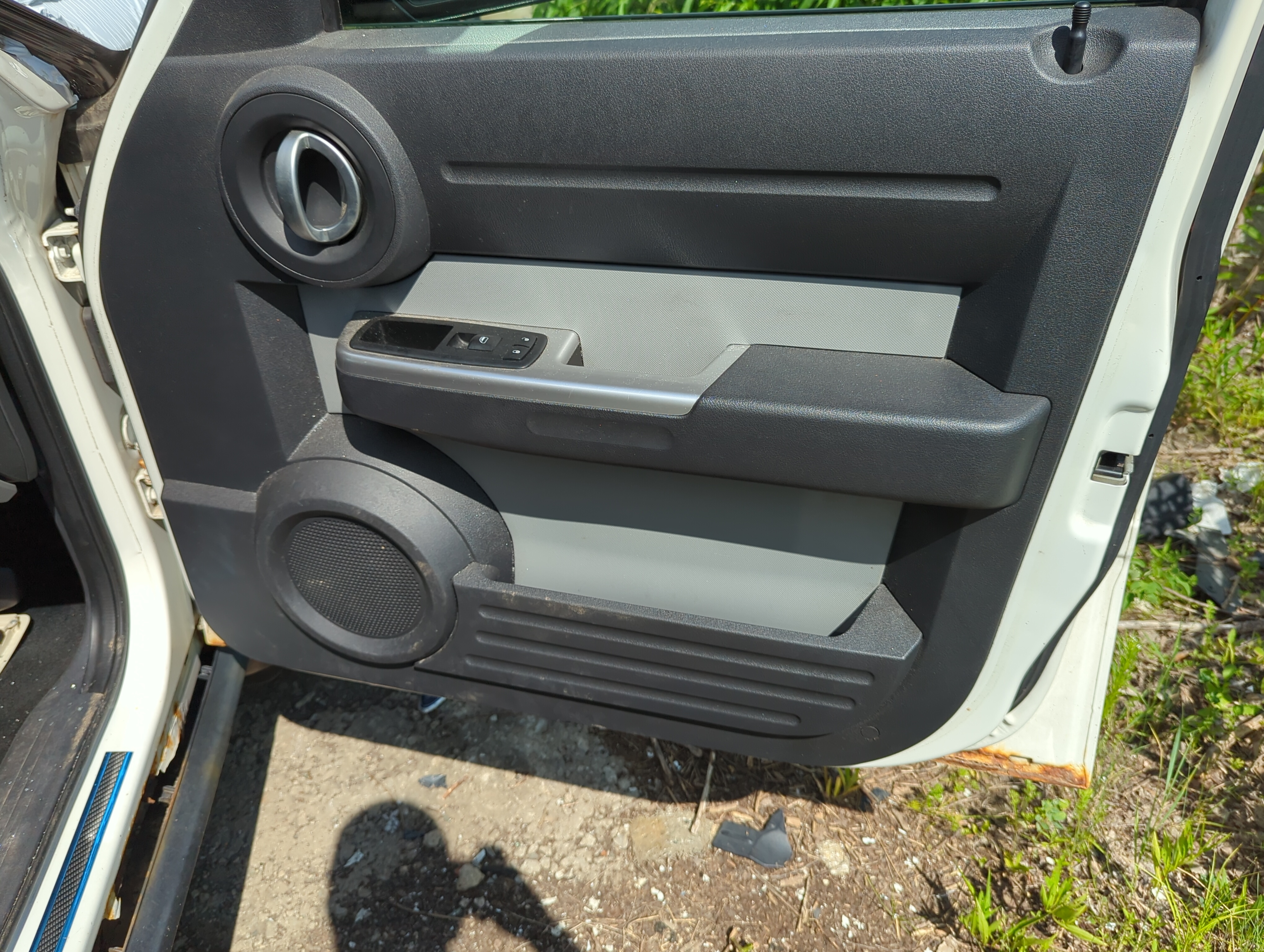 Picture of 2007 Dodge Nitro Front Right Passenger Interior Door Panel Trim 1077417